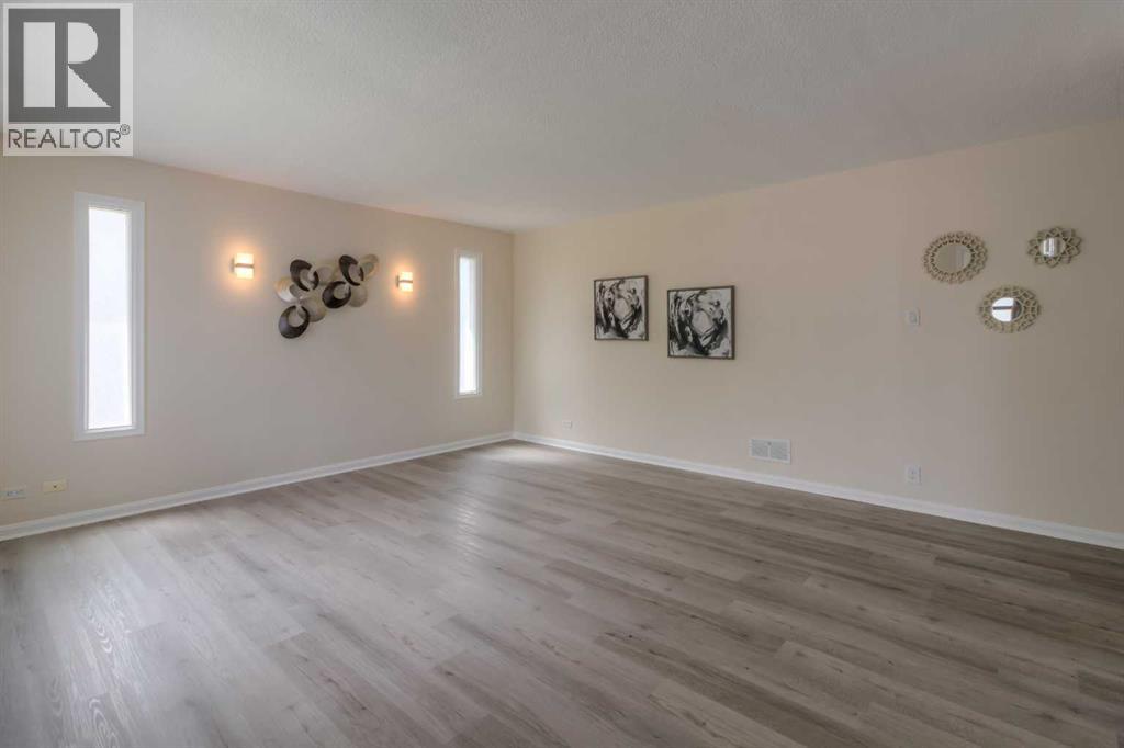 742 5 Street S - 16