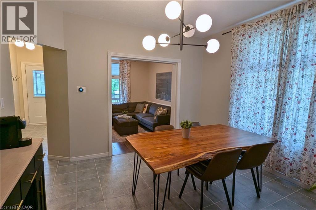 209 GLENDALE Avenue N - Image 3