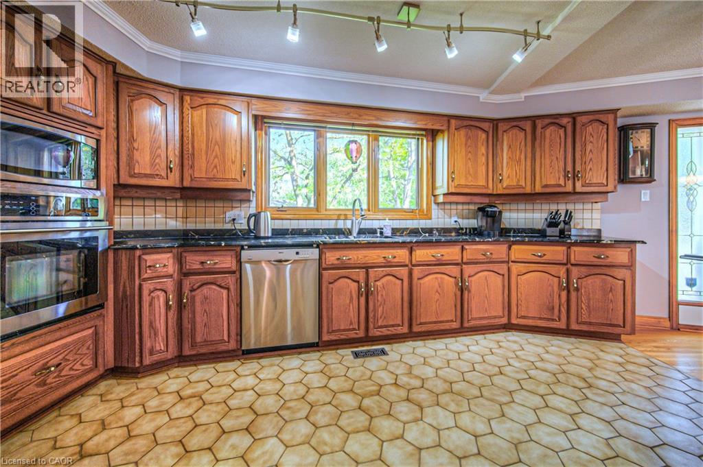 35 ROBINSON Road - 23