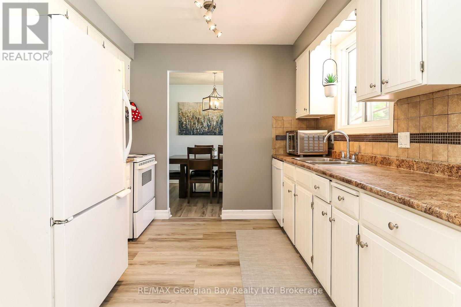 1007 GLEN MHOR CRESCENT - 12