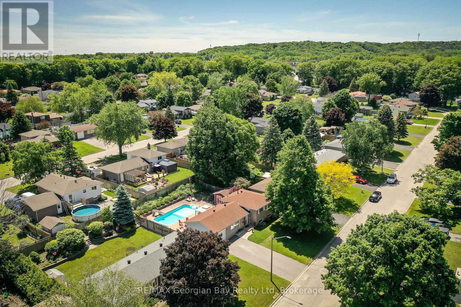 1007 GLEN MHOR CRESCENT - 47