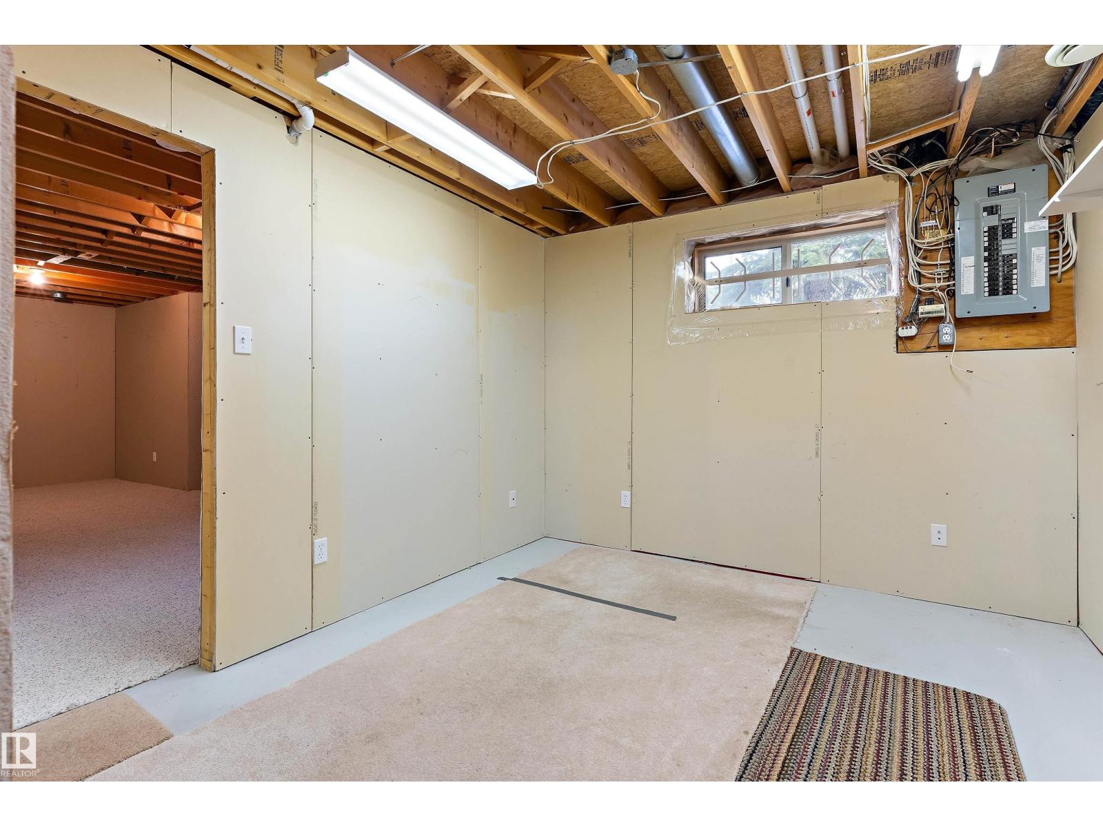#27 13217 155 AV NW - 26
