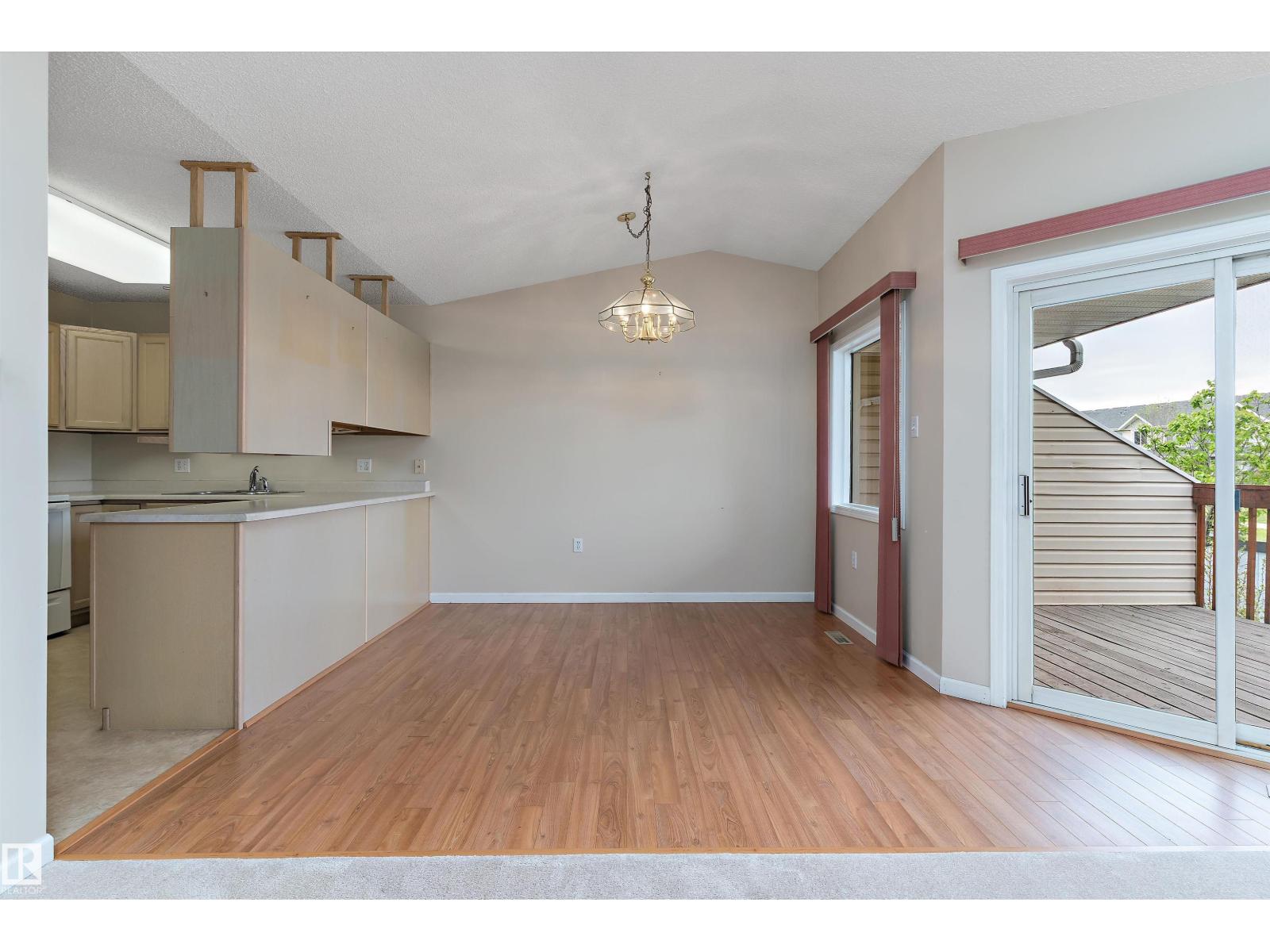#27 13217 155 AV NW - 7