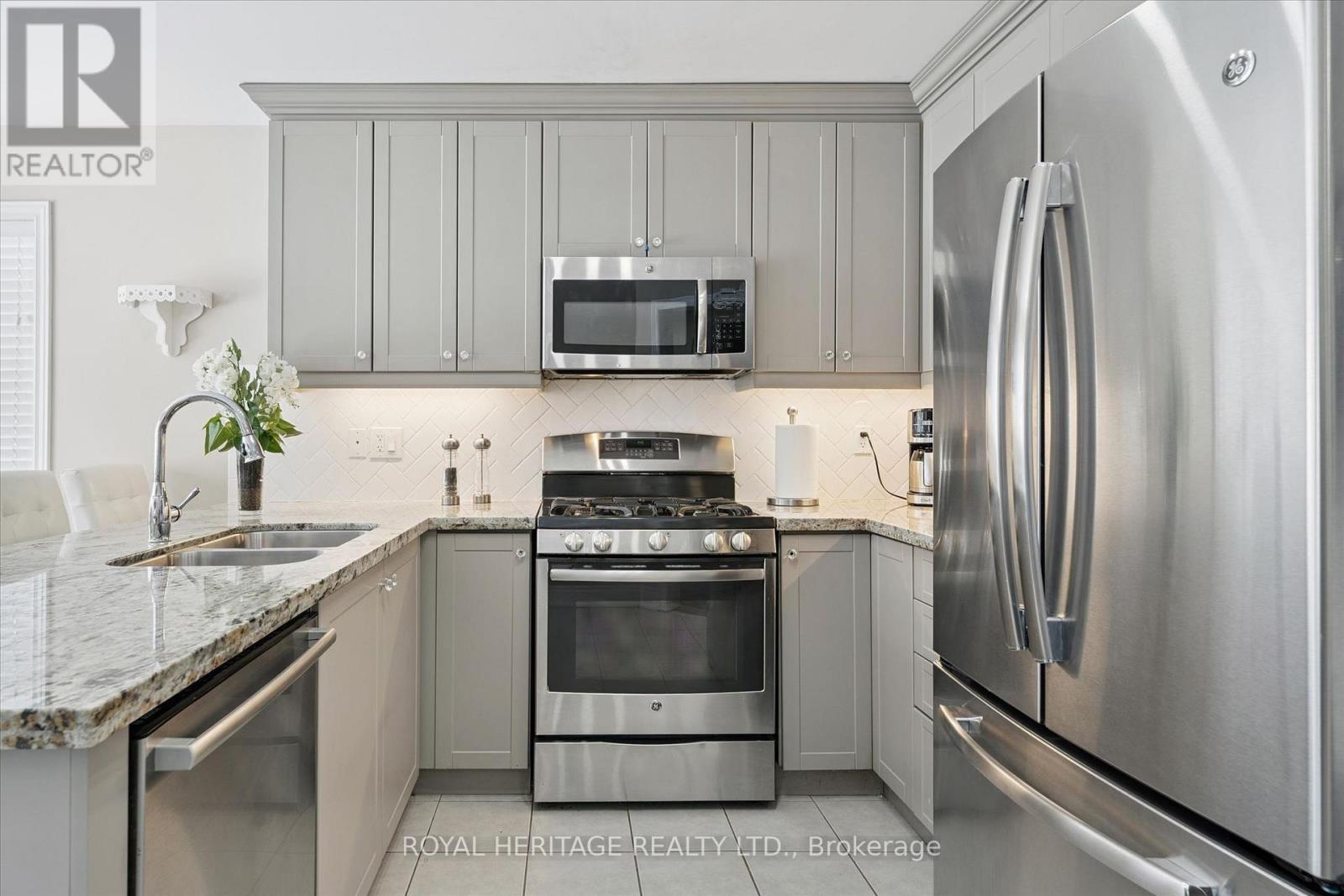 3074 EMPEROR DRIVE - 15