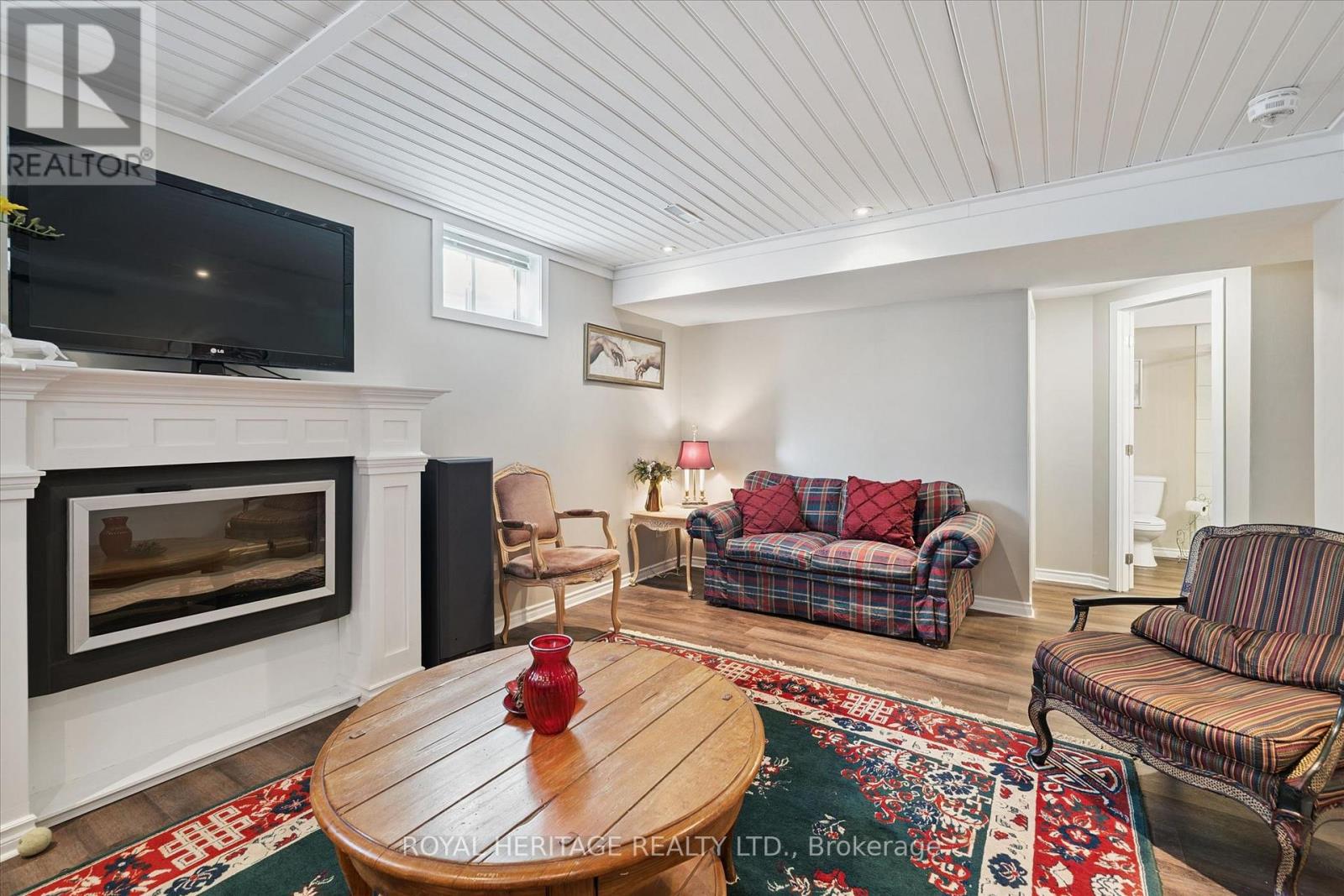 3074 EMPEROR DRIVE - 32