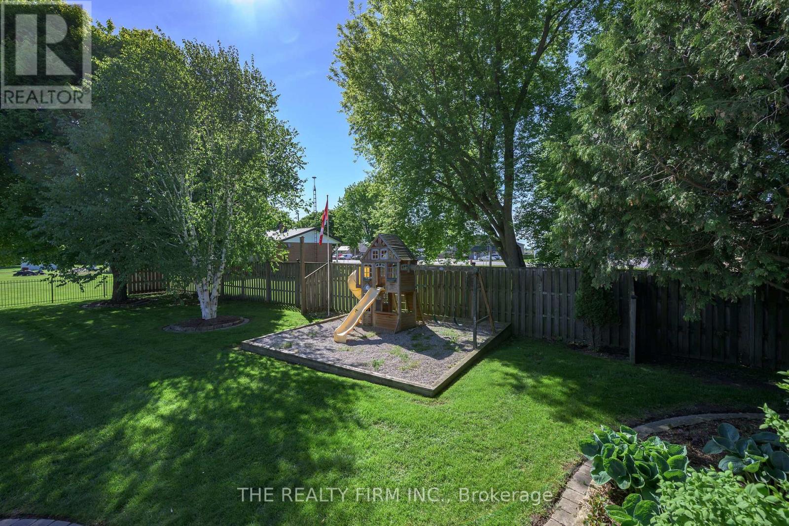 21584 HIGHBURY AVENUE N - 42