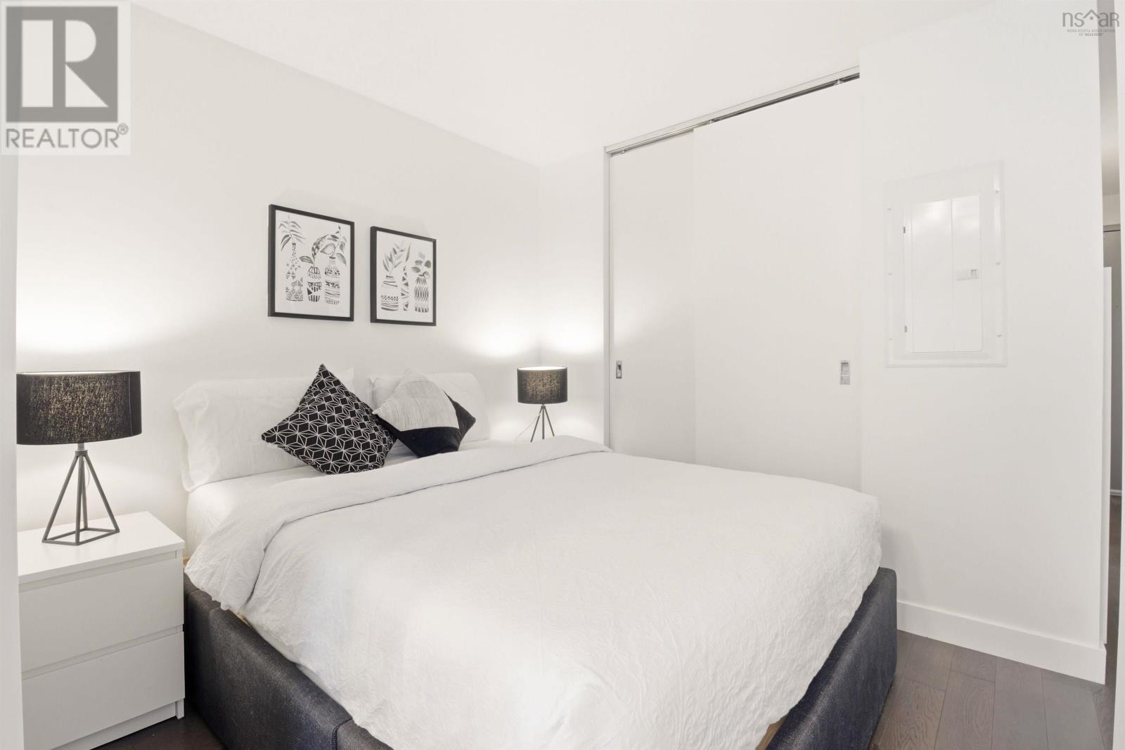 #406 1048 Wellington Street - 14