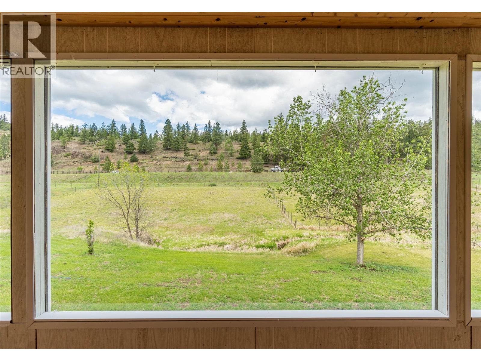 1566 Barnhartvale Road - 16