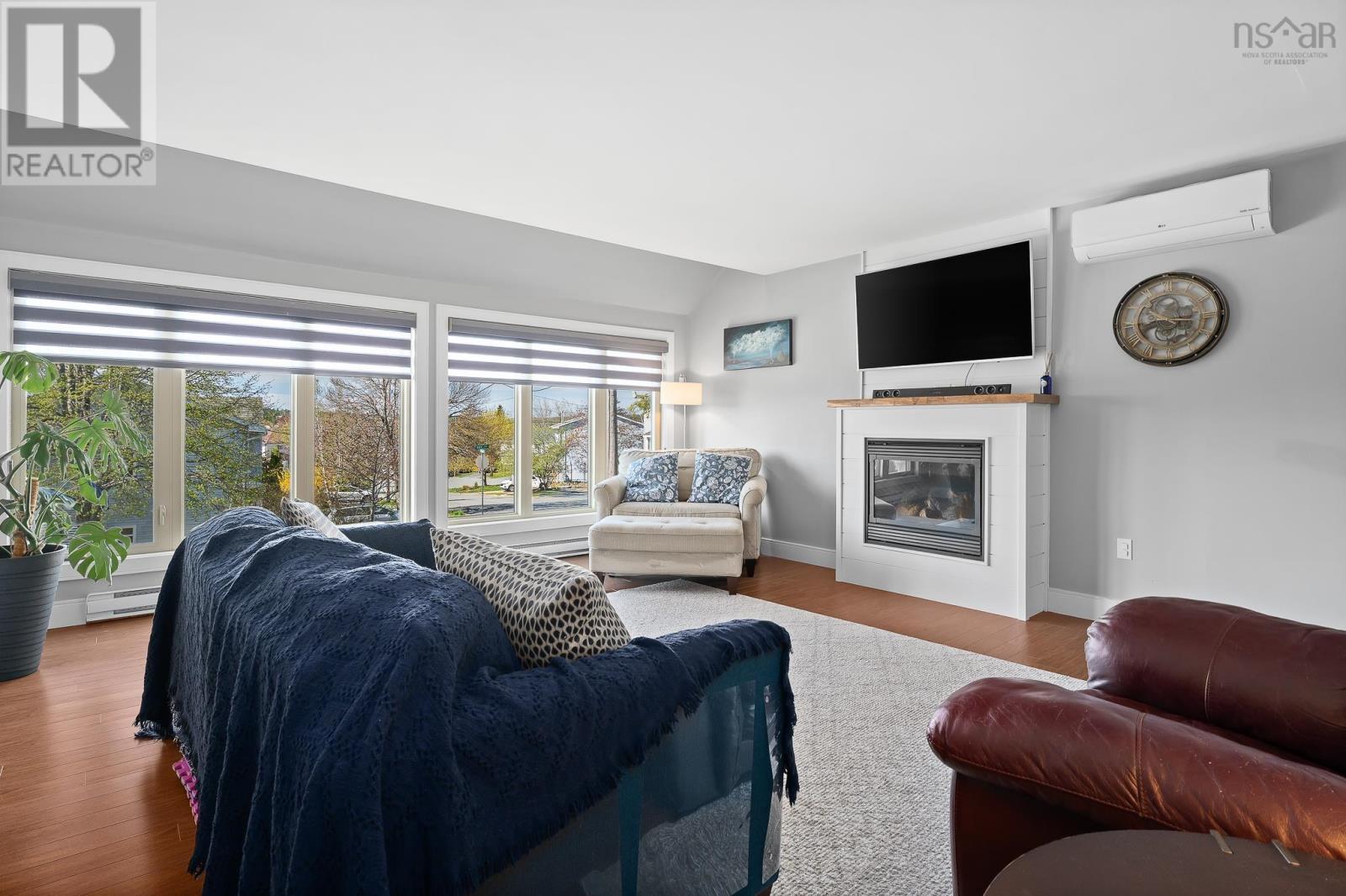 13 Roy Crescent - 4