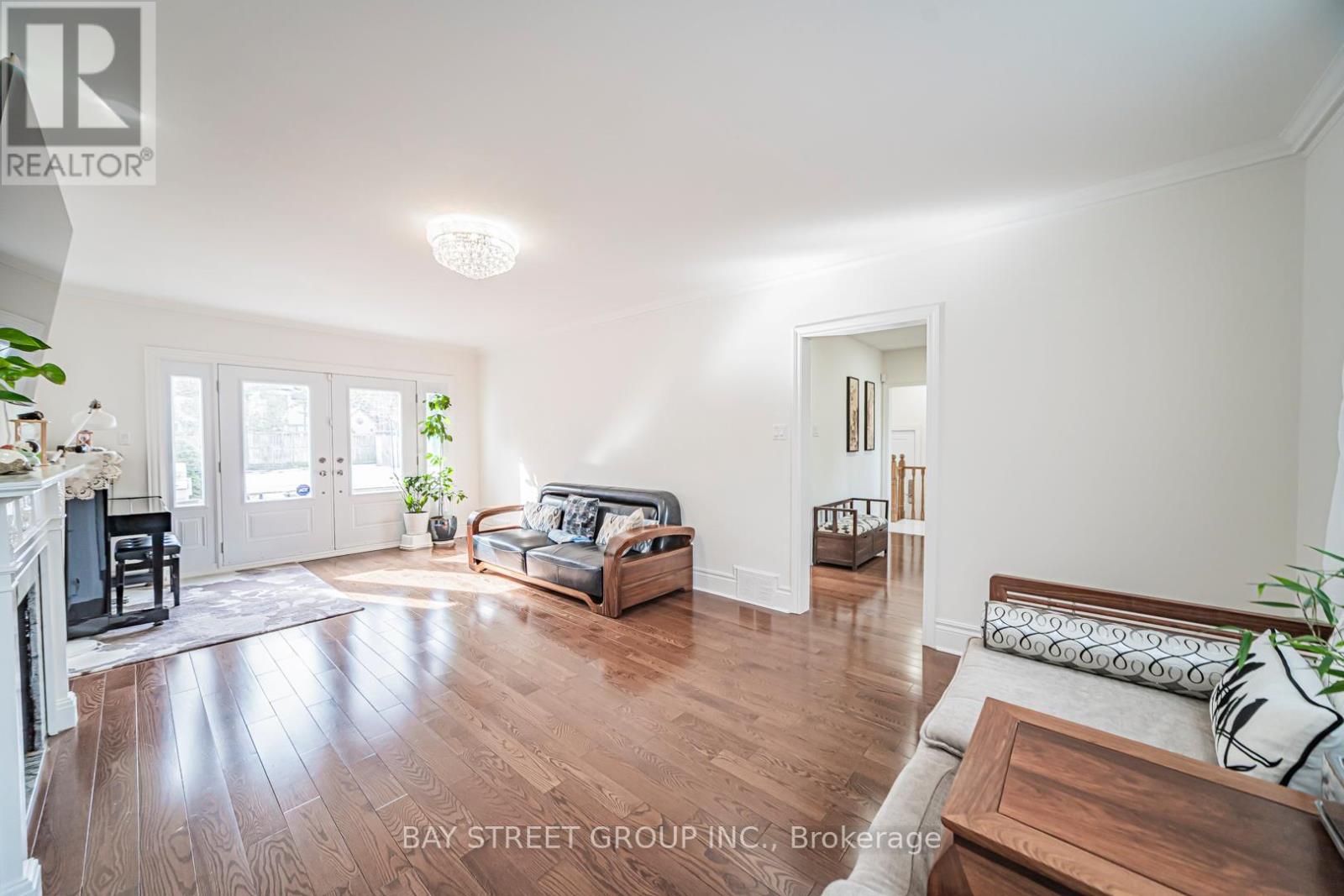 277 LAWRENCE AVENUE E - 10