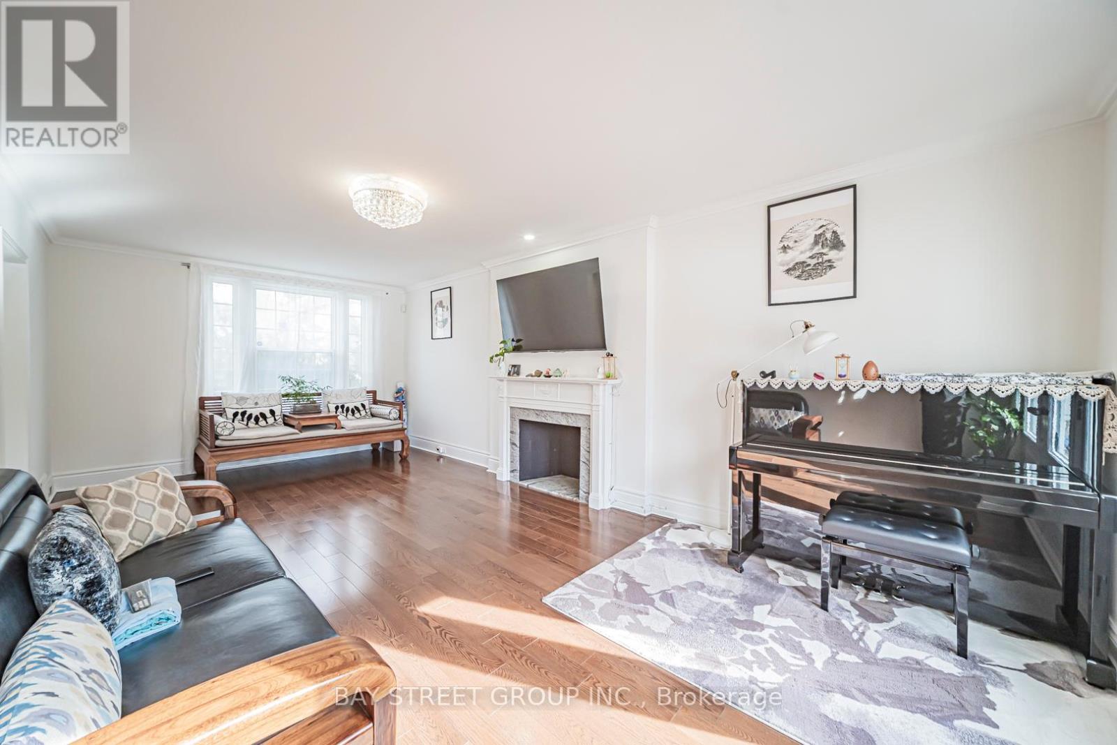 277 LAWRENCE AVENUE E - 11