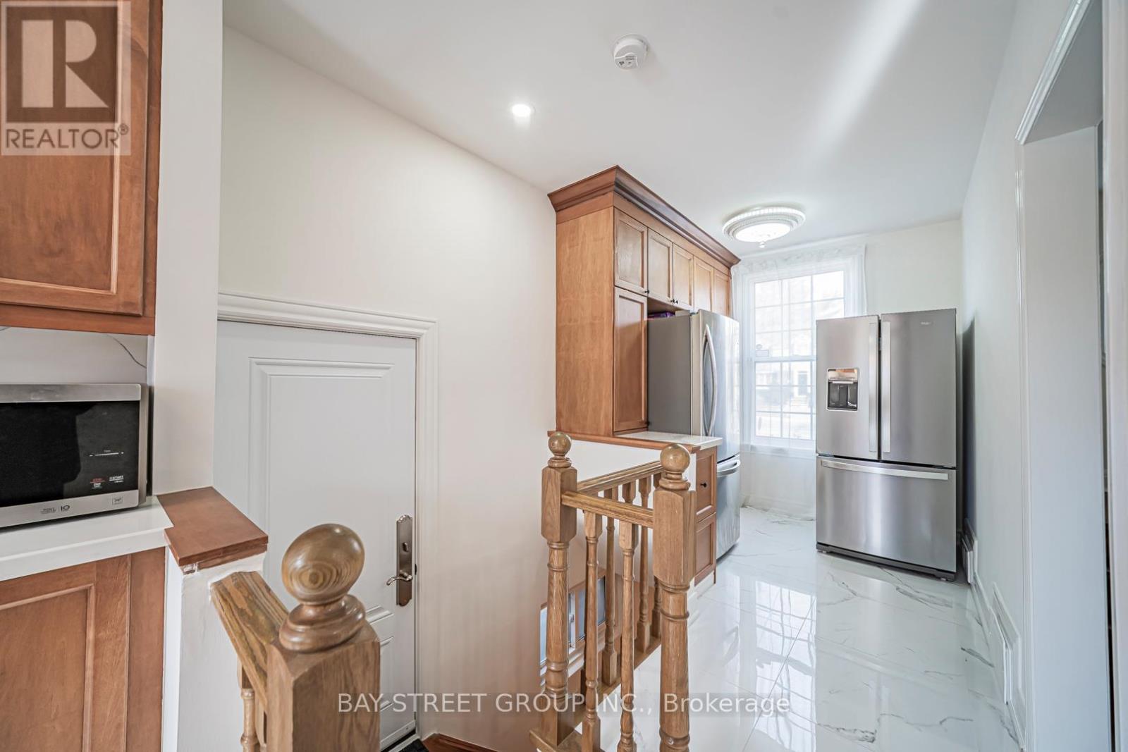 277 LAWRENCE AVENUE E - 23