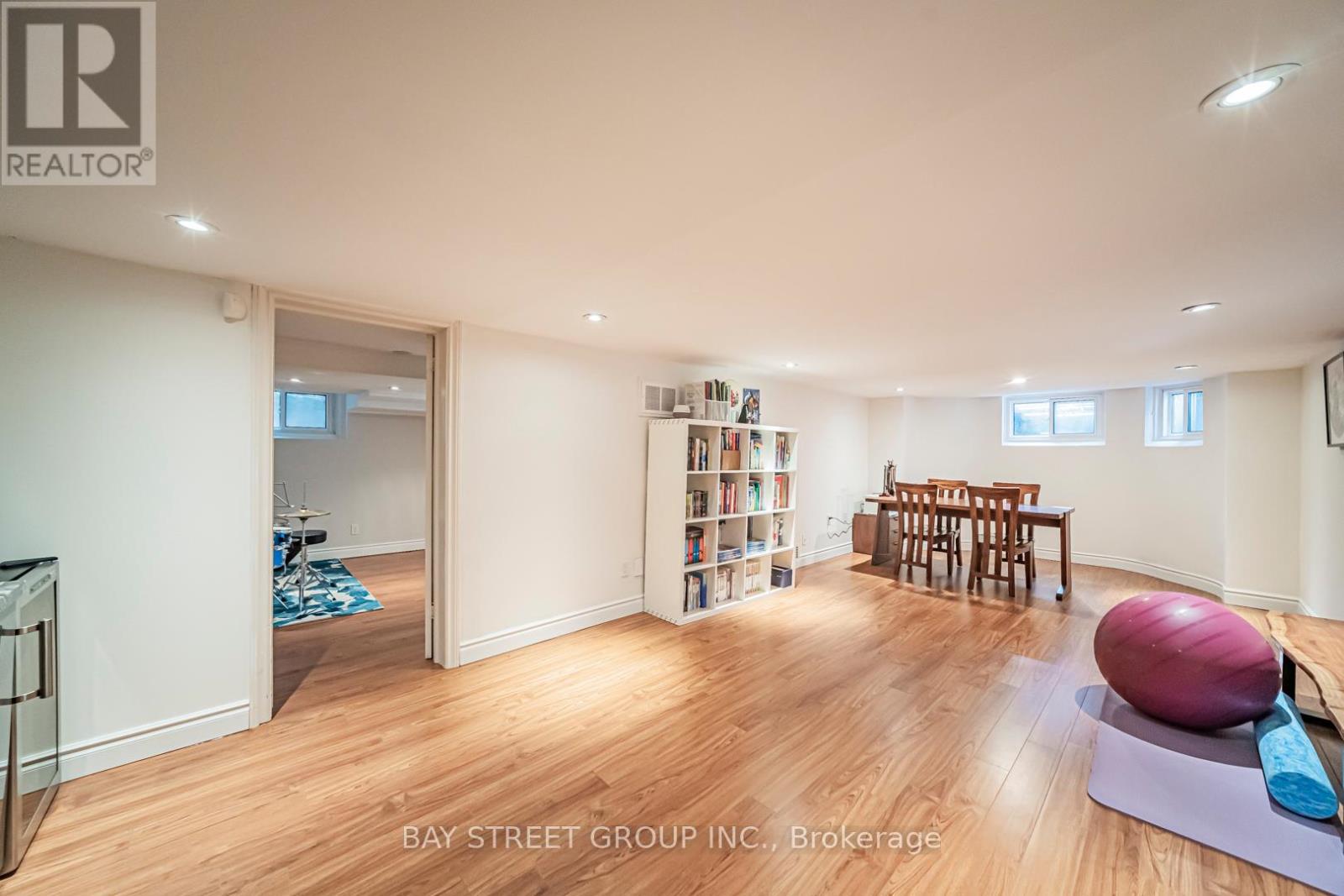 277 LAWRENCE AVENUE E - 26