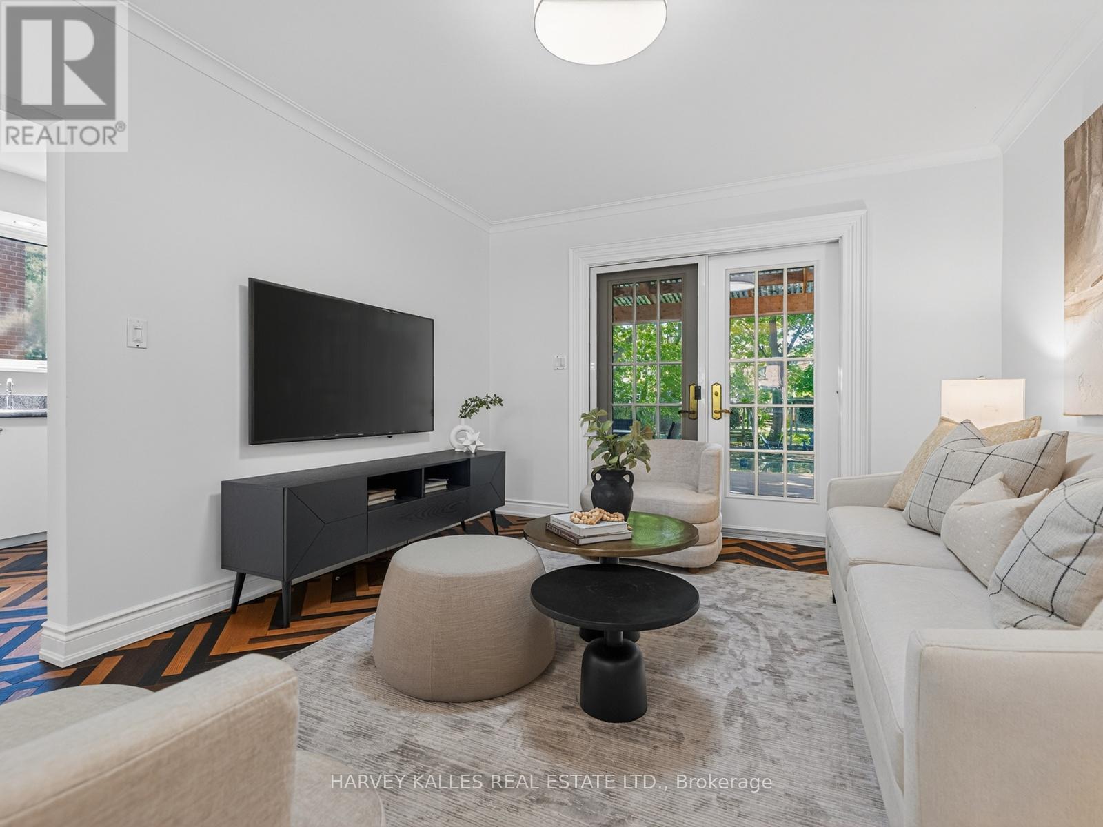 17 EDINBURGH DRIVE - 5