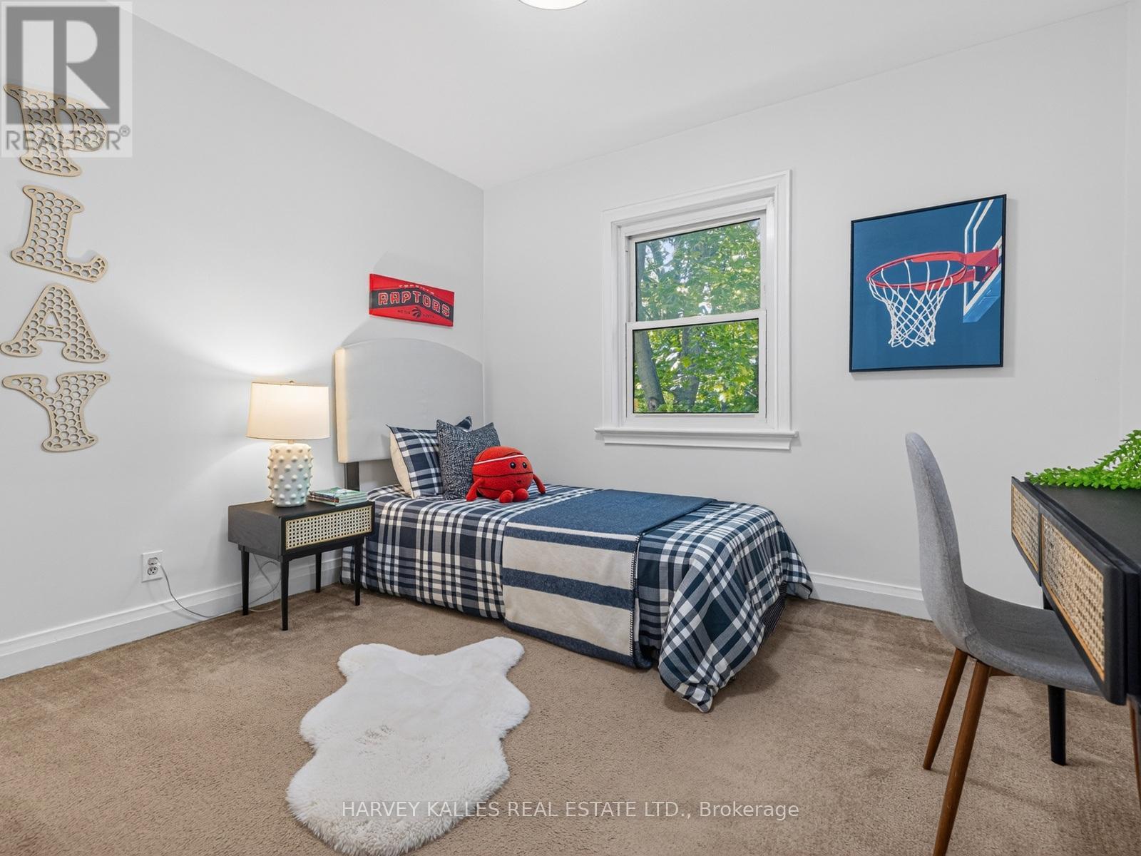 17 EDINBURGH DRIVE - 9