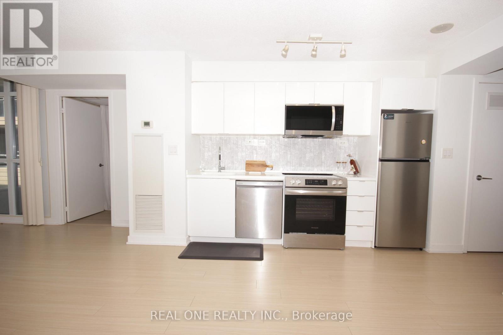 #727 10 CAPREOL COURT - 13