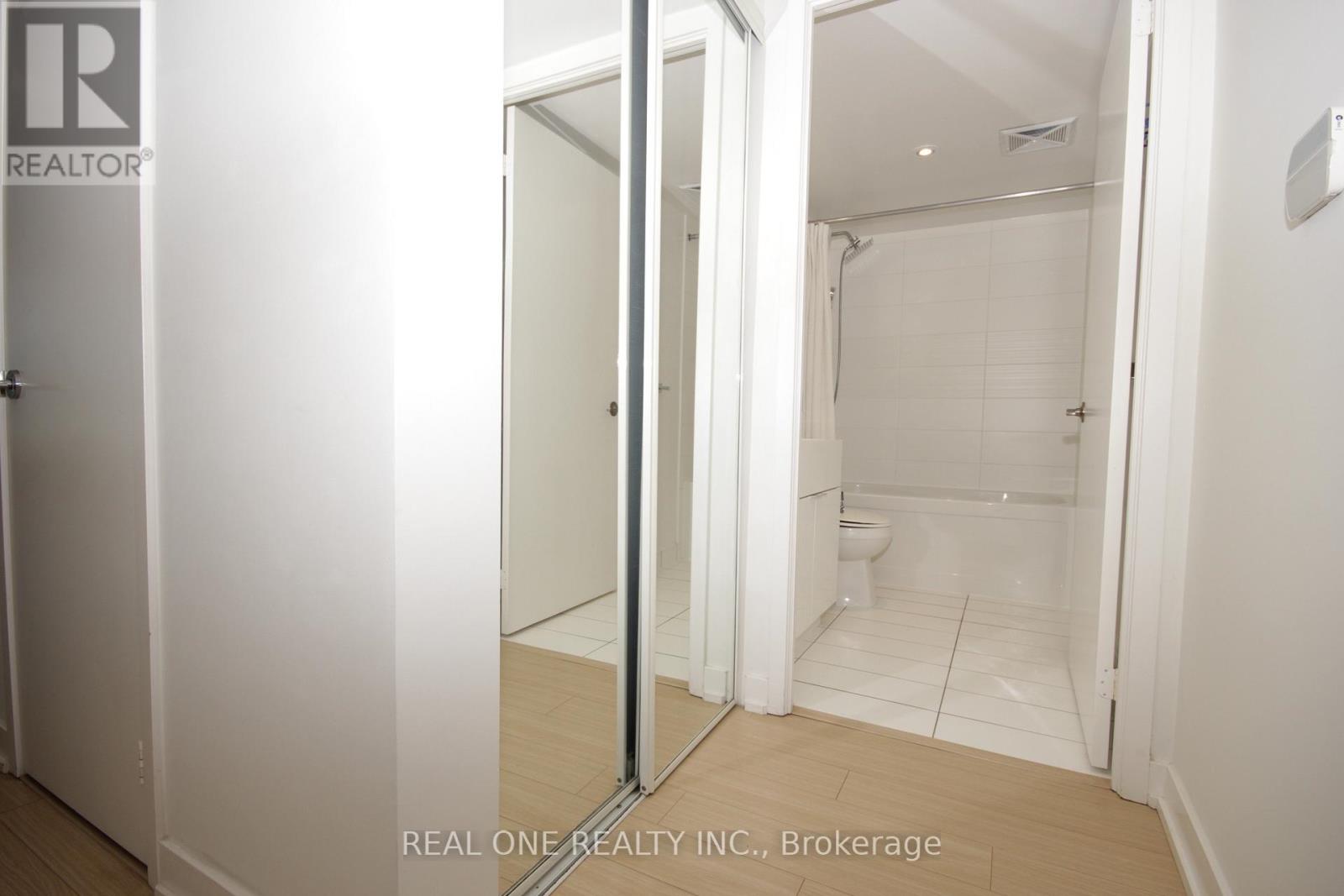 #727 10 CAPREOL COURT - 21