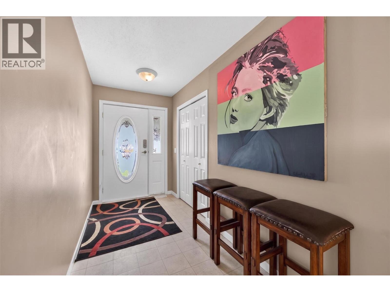 313 Hemlock Crescent N - 5