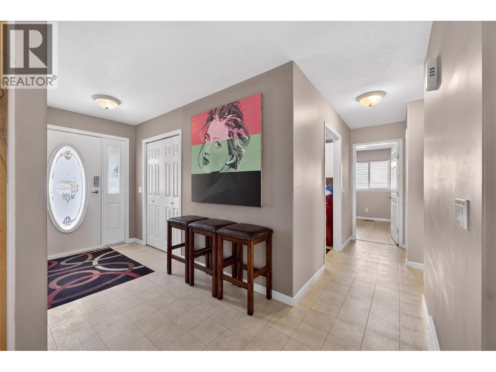 313 Hemlock Crescent N - 6