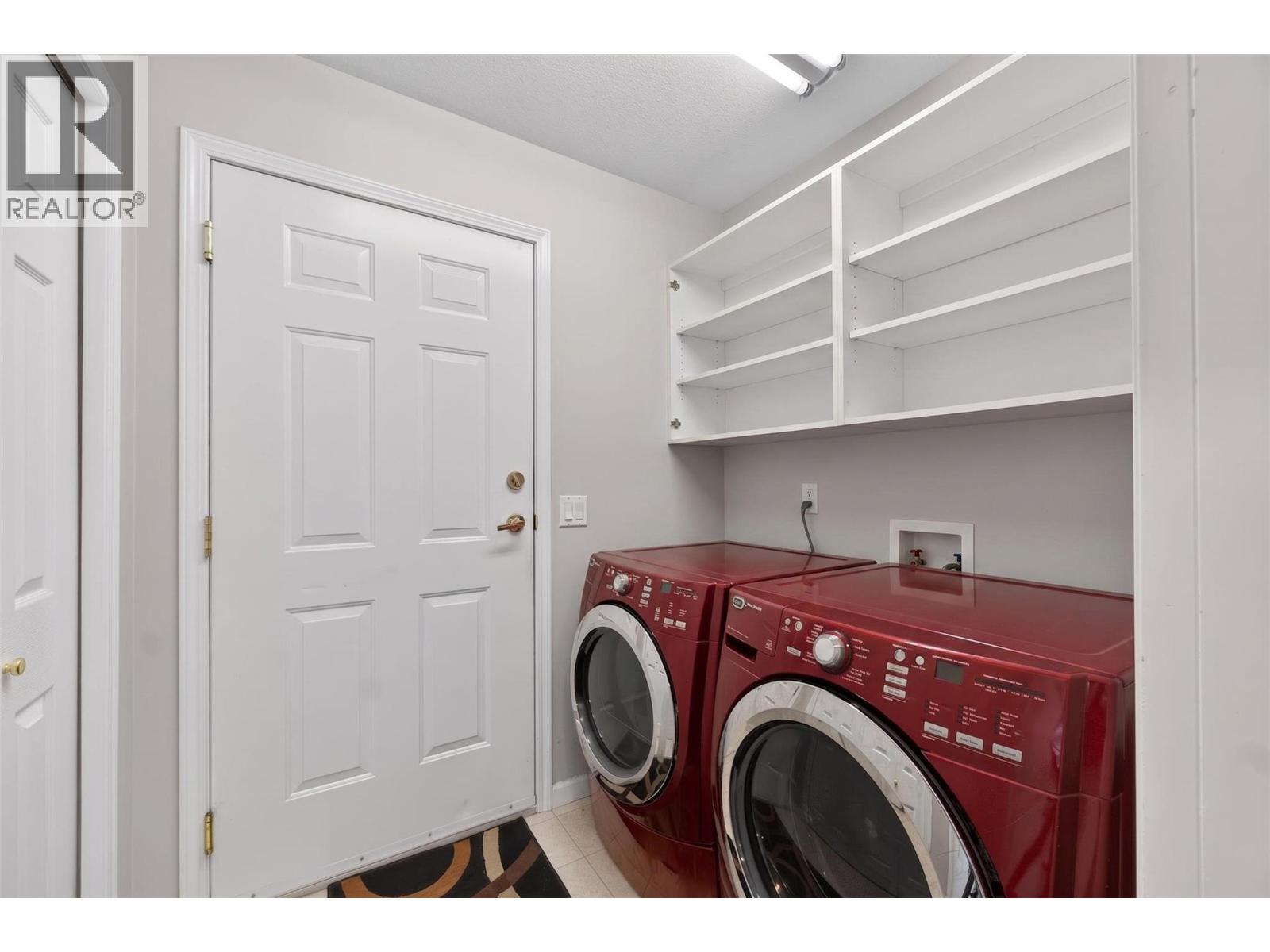 313 Hemlock Crescent N - 24