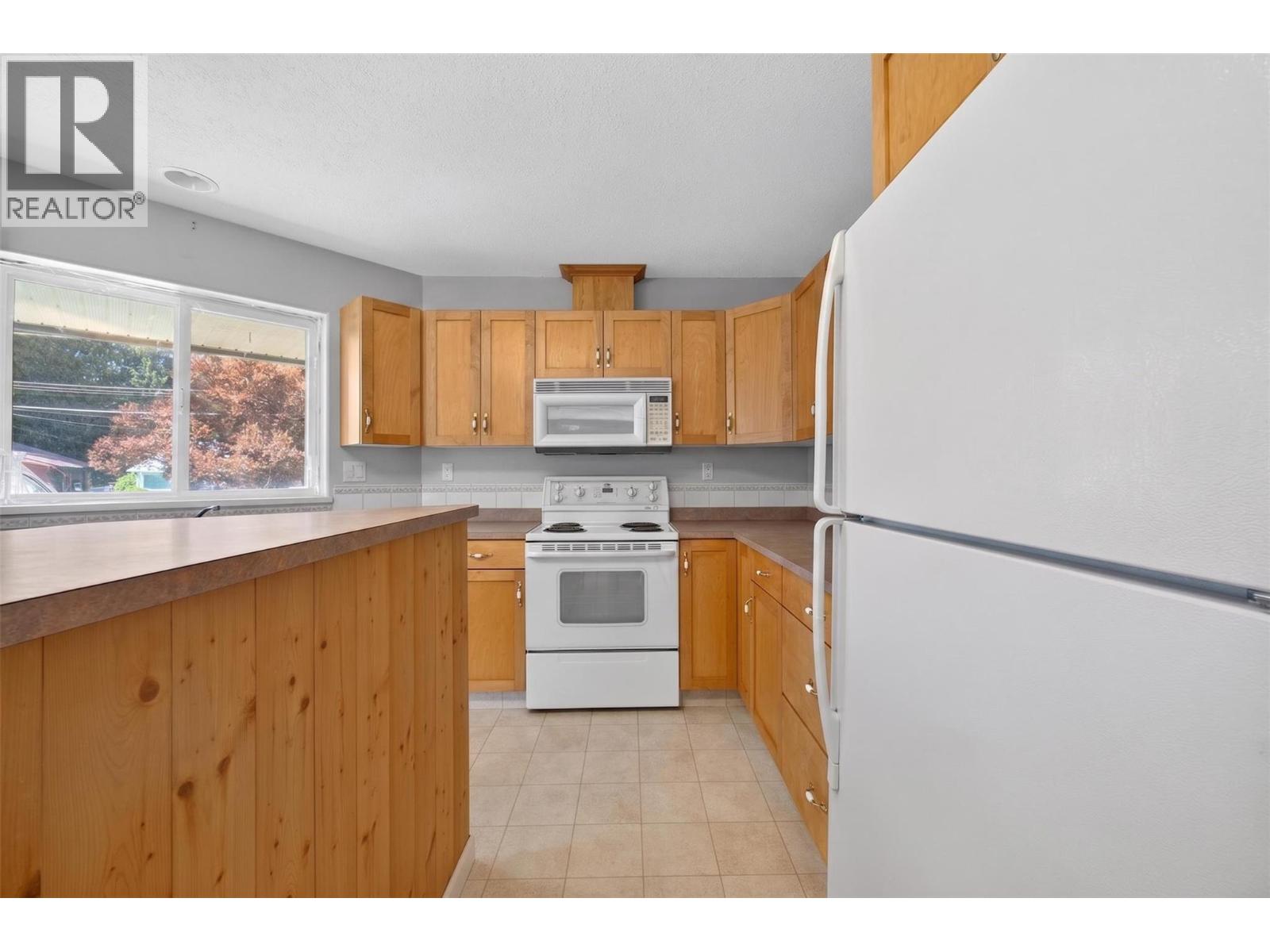 313 Hemlock Crescent N - 9