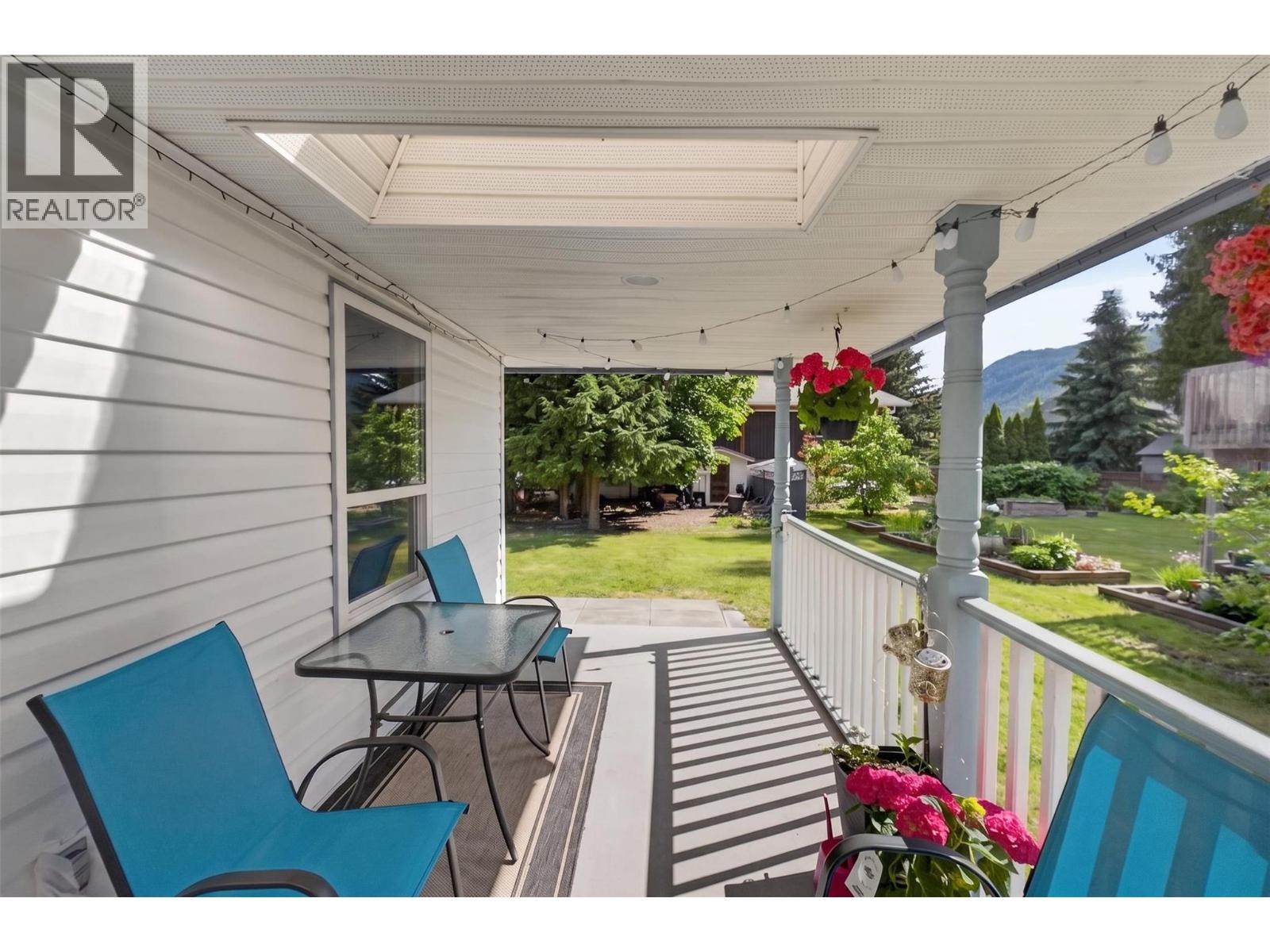 313 Hemlock Crescent N - 27