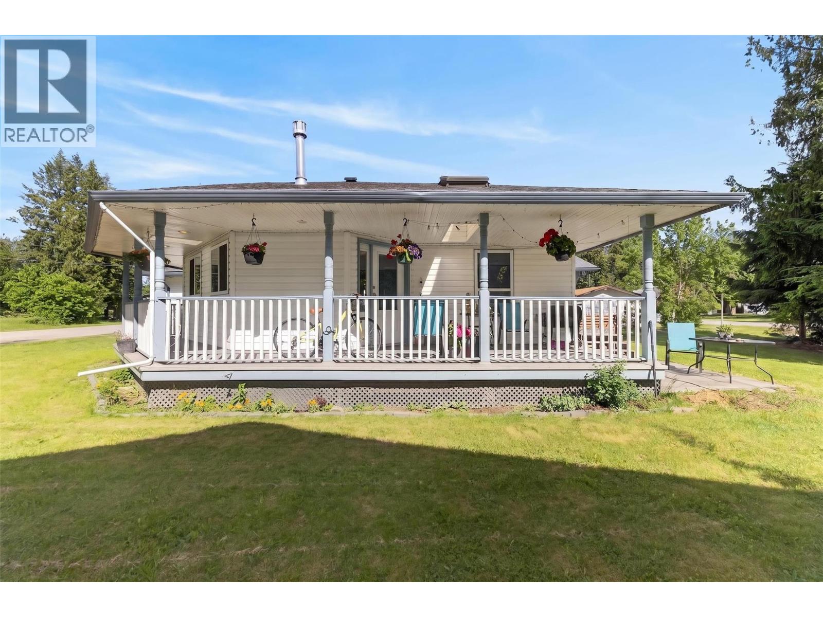 313 Hemlock Crescent N - 28