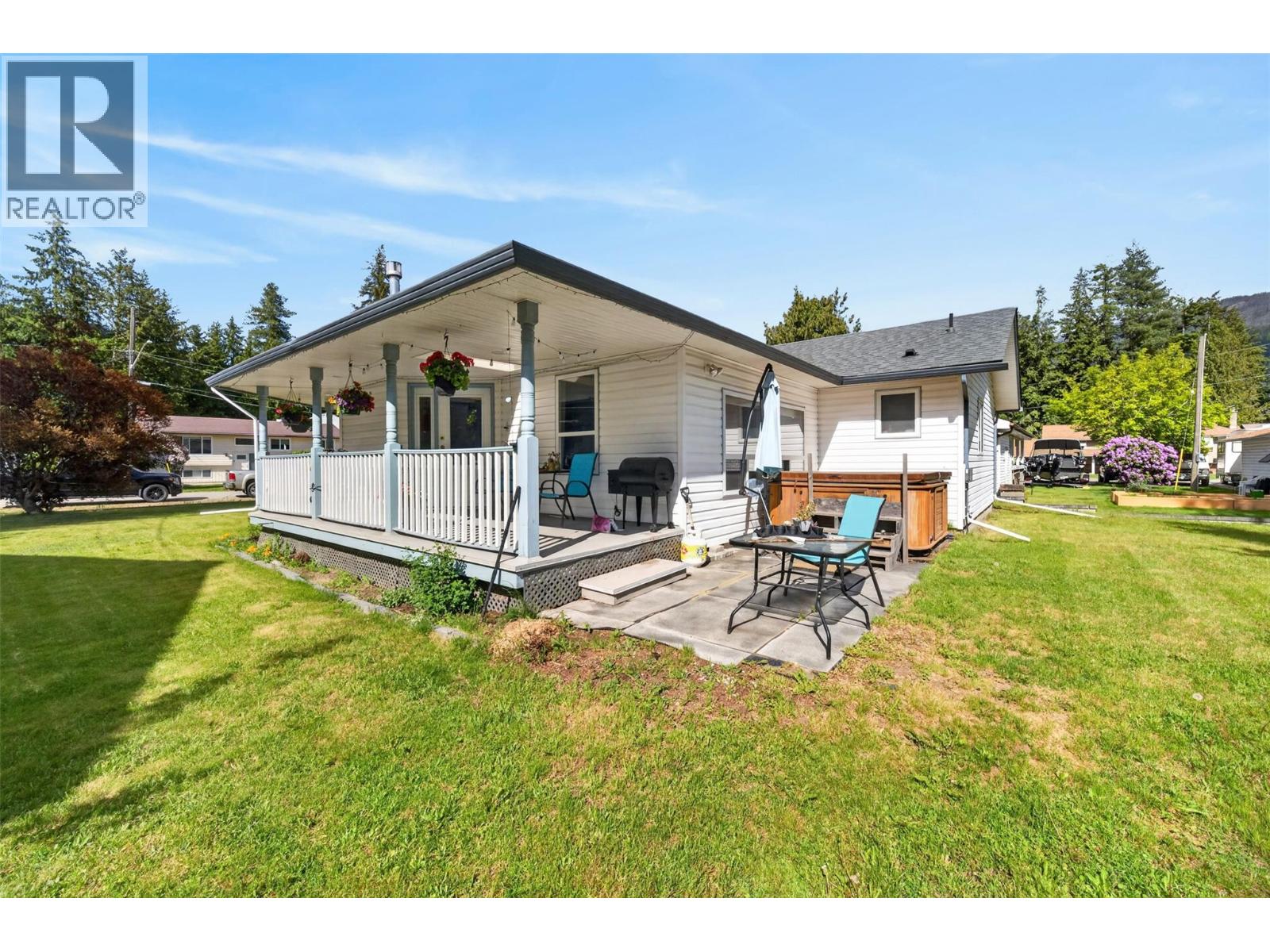 313 Hemlock Crescent N - 29