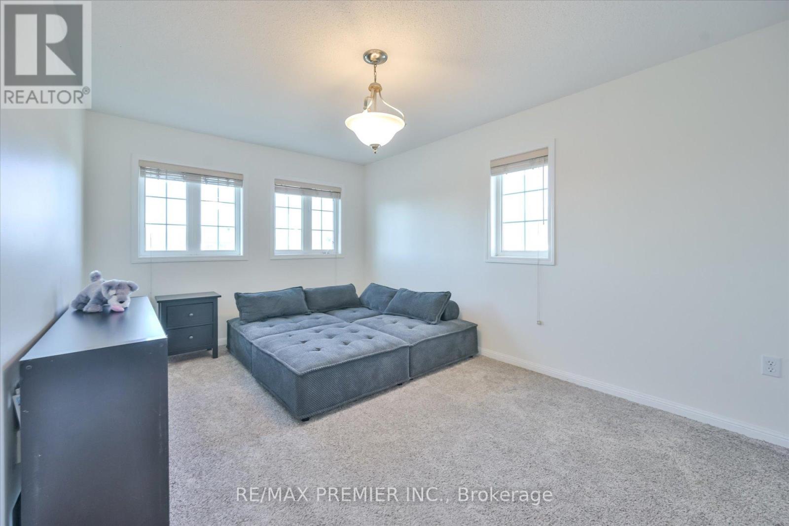 7 STONEMOUNT CRESCENT - 26