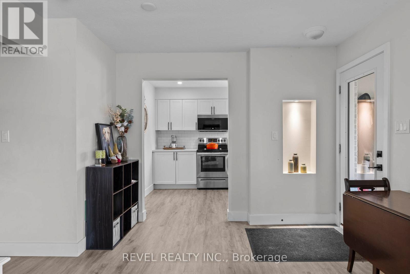 99 WELLINGTON STREET E - 10