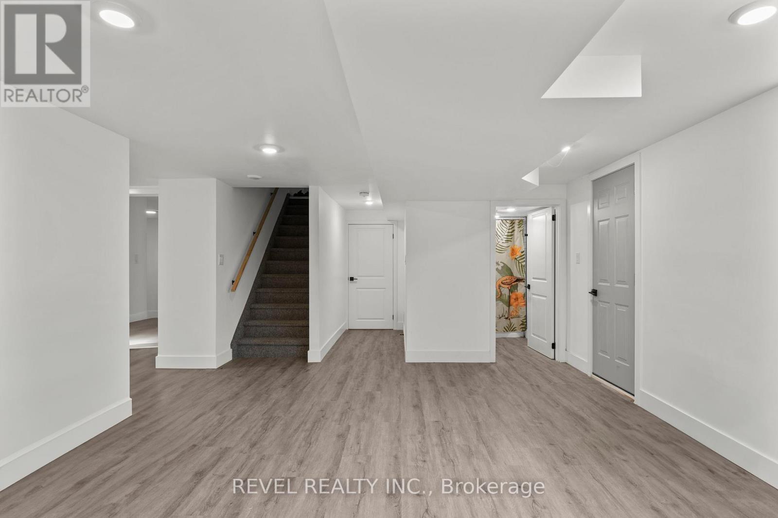 99 WELLINGTON STREET E - 23