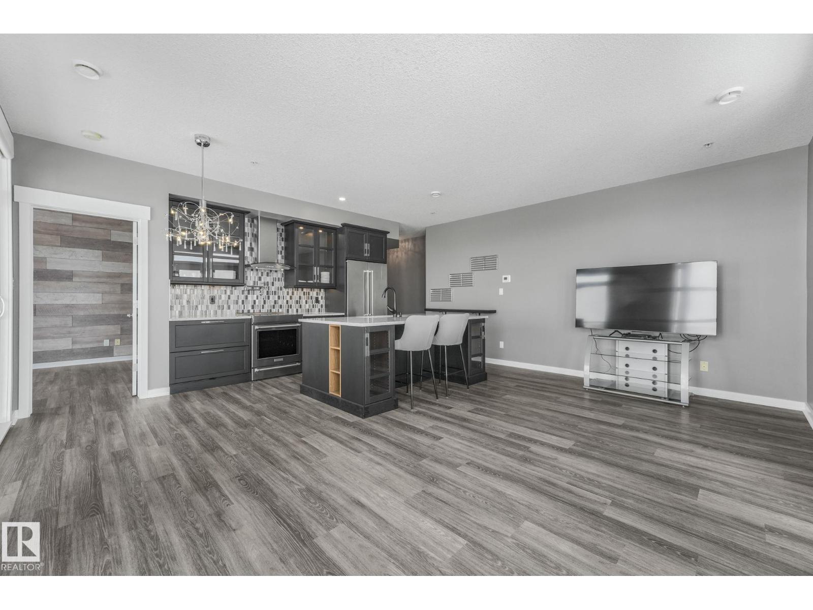 #412 10518 113 ST NW - 9