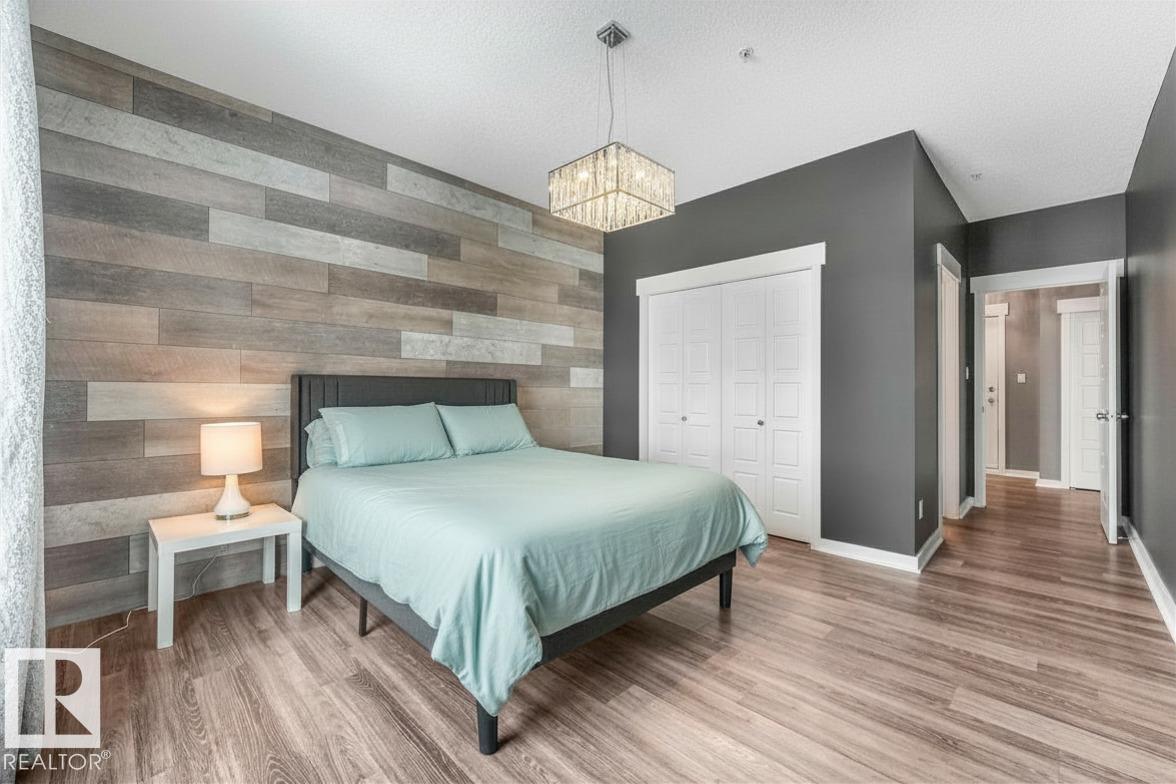 #412 10518 113 ST NW - 15