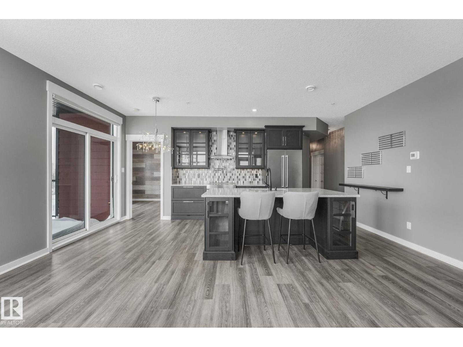 #412 10518 113 ST NW - 10