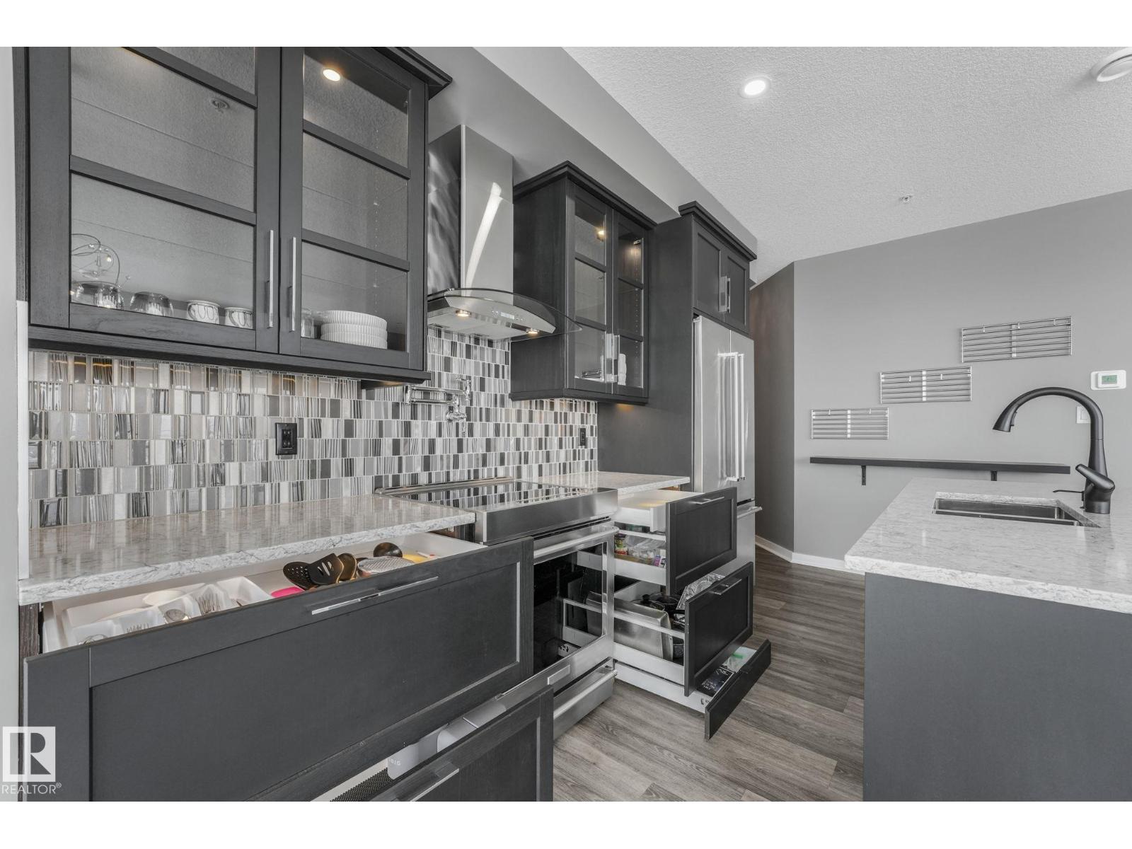#412 10518 113 ST NW - 5