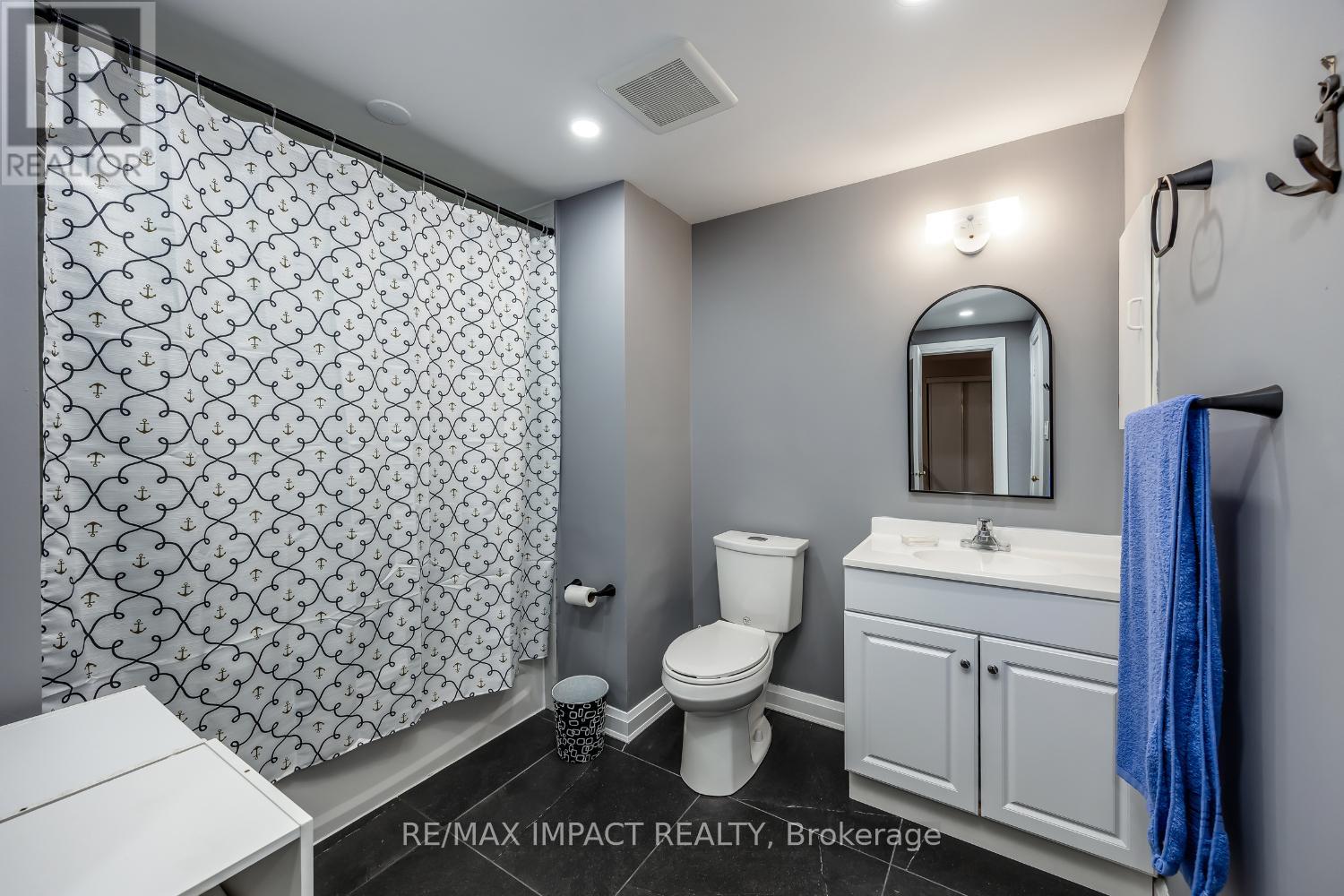 820 BENNETT CRESCENT - 16