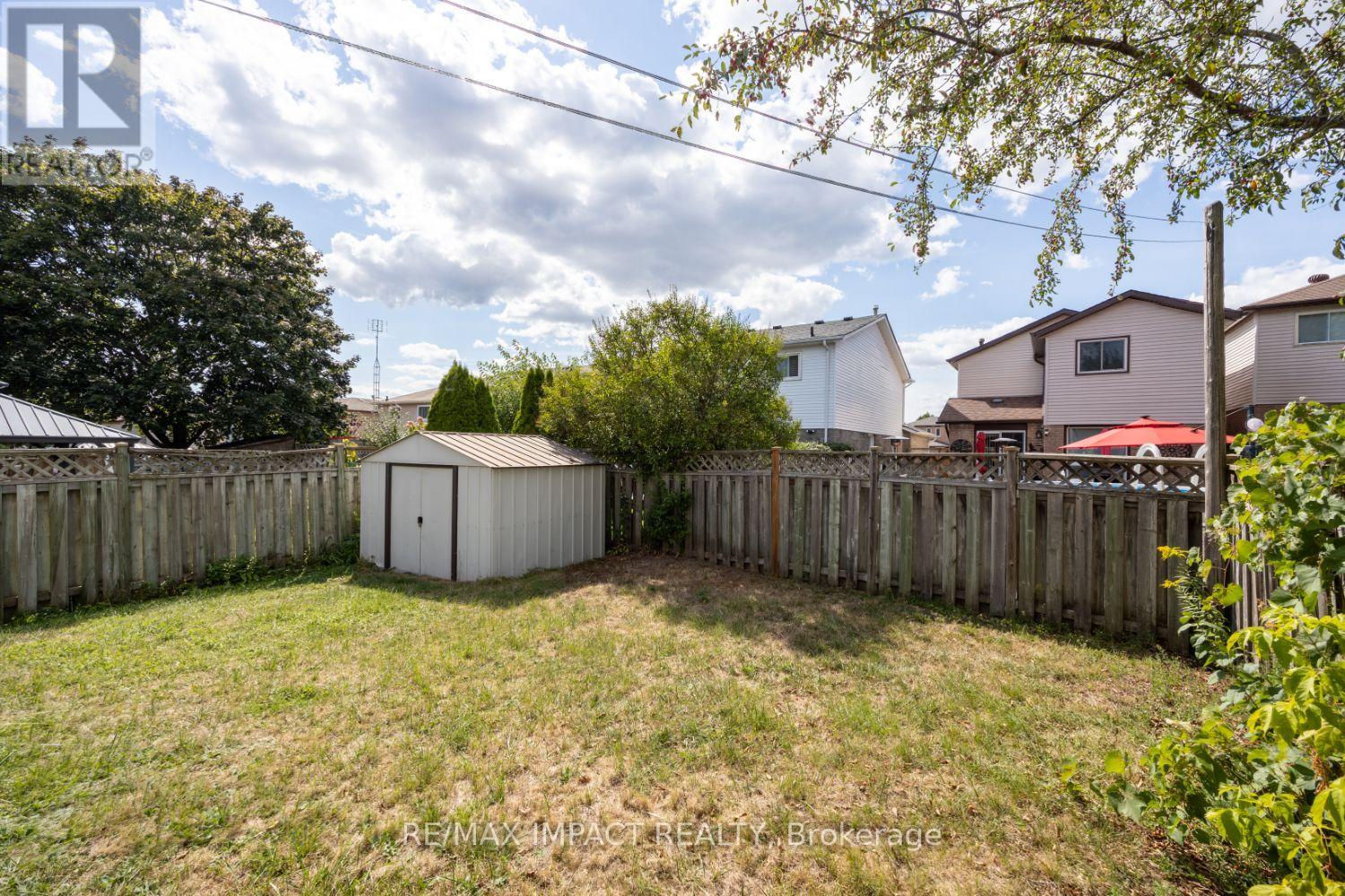 820 BENNETT CRESCENT - 30