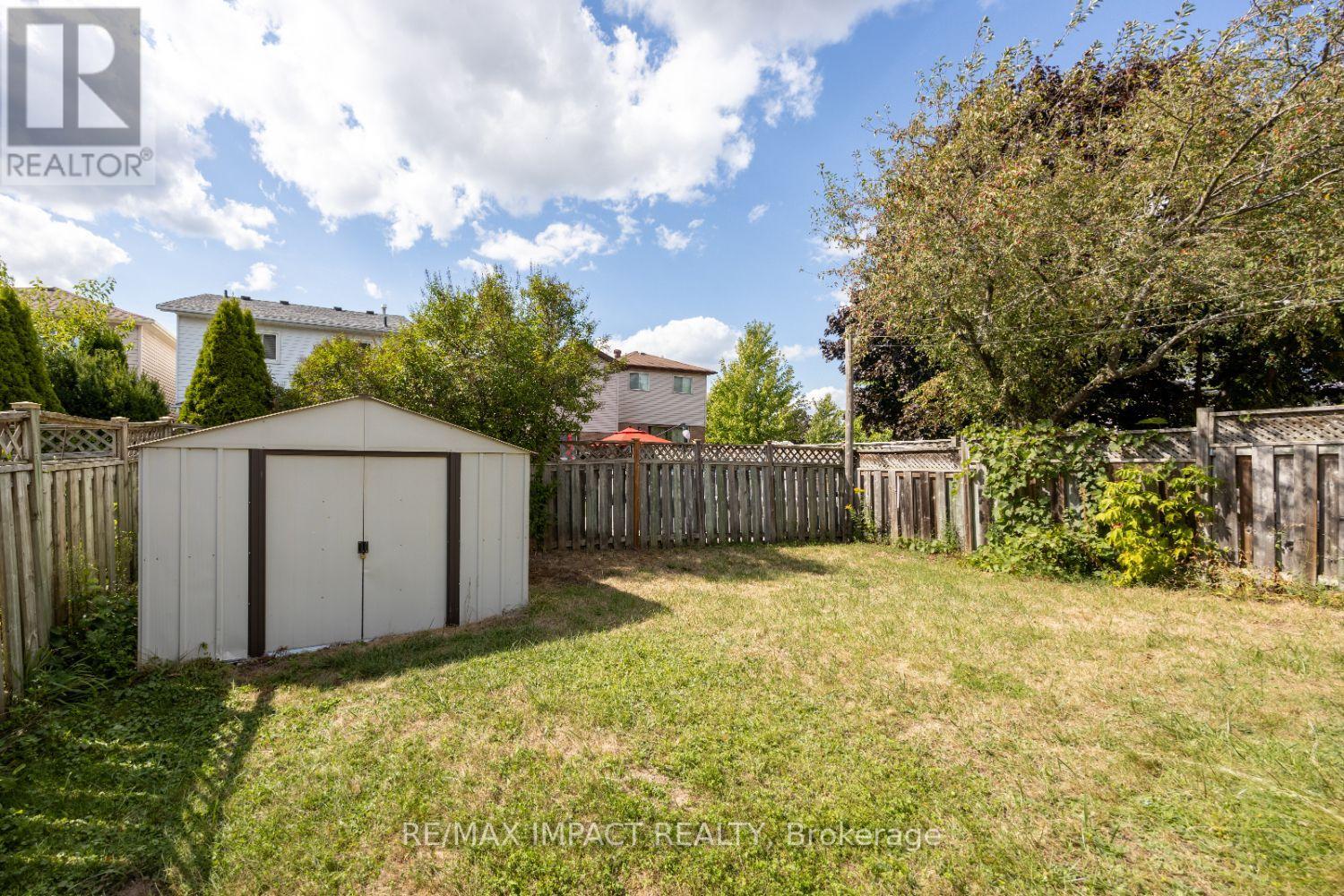 820 BENNETT CRESCENT - 32