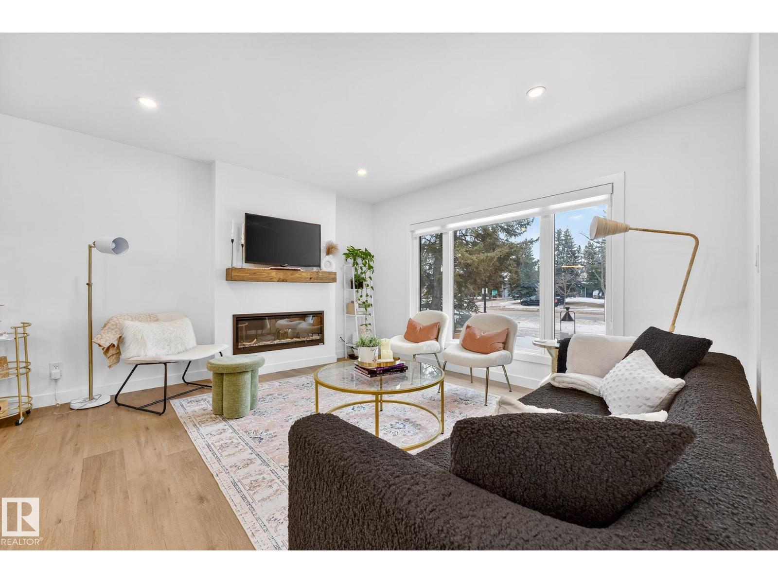 8604 142 ST NW - 6