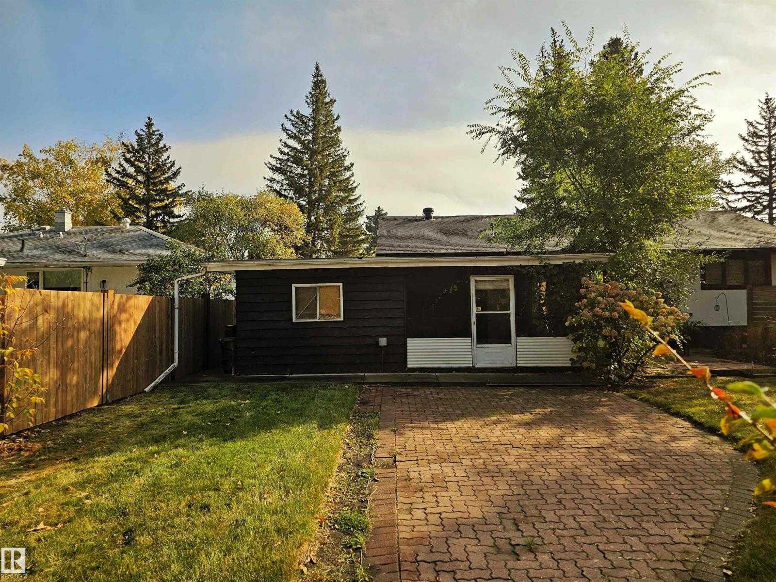 8604 142 ST NW - 39