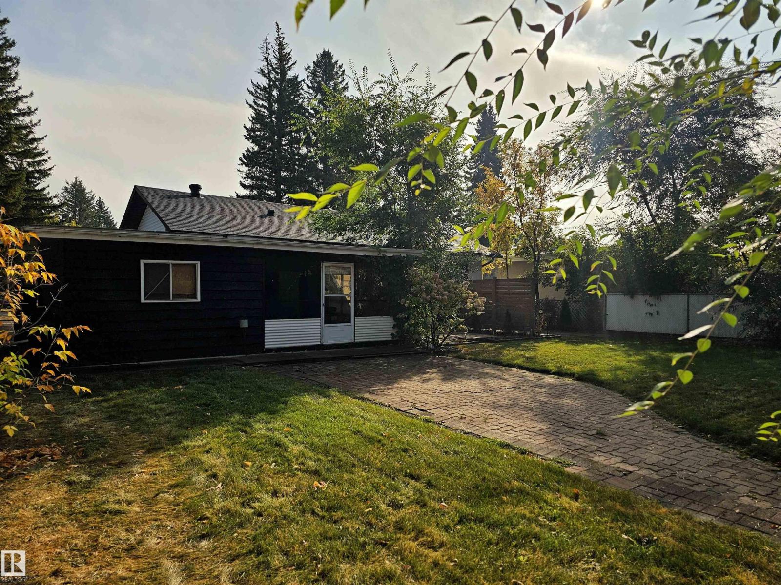 8604 142 ST NW - 37