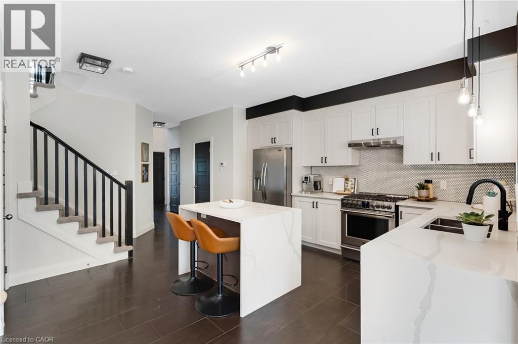 195 HARDCASTLE Drive - 13