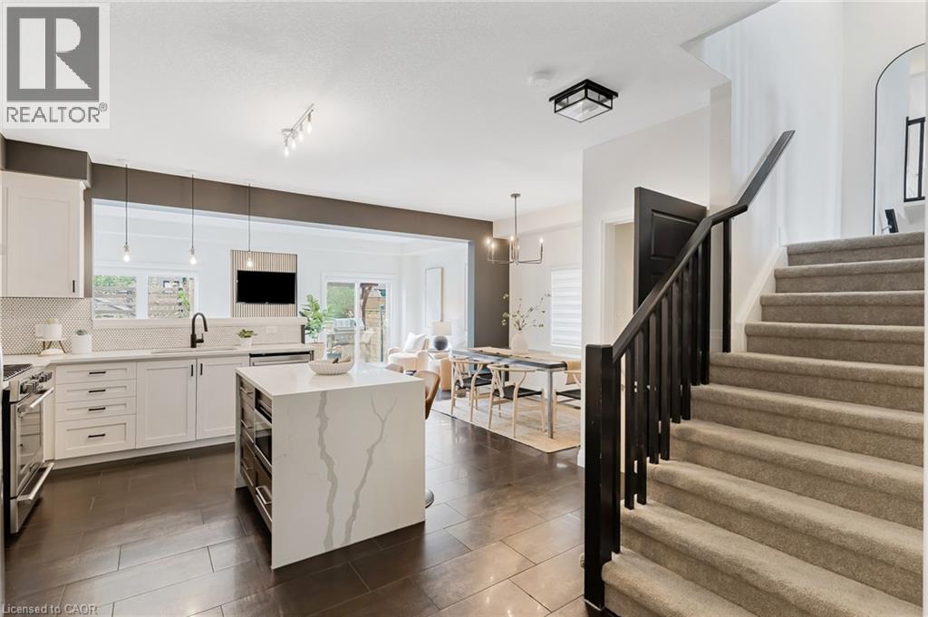 195 HARDCASTLE Drive - 9