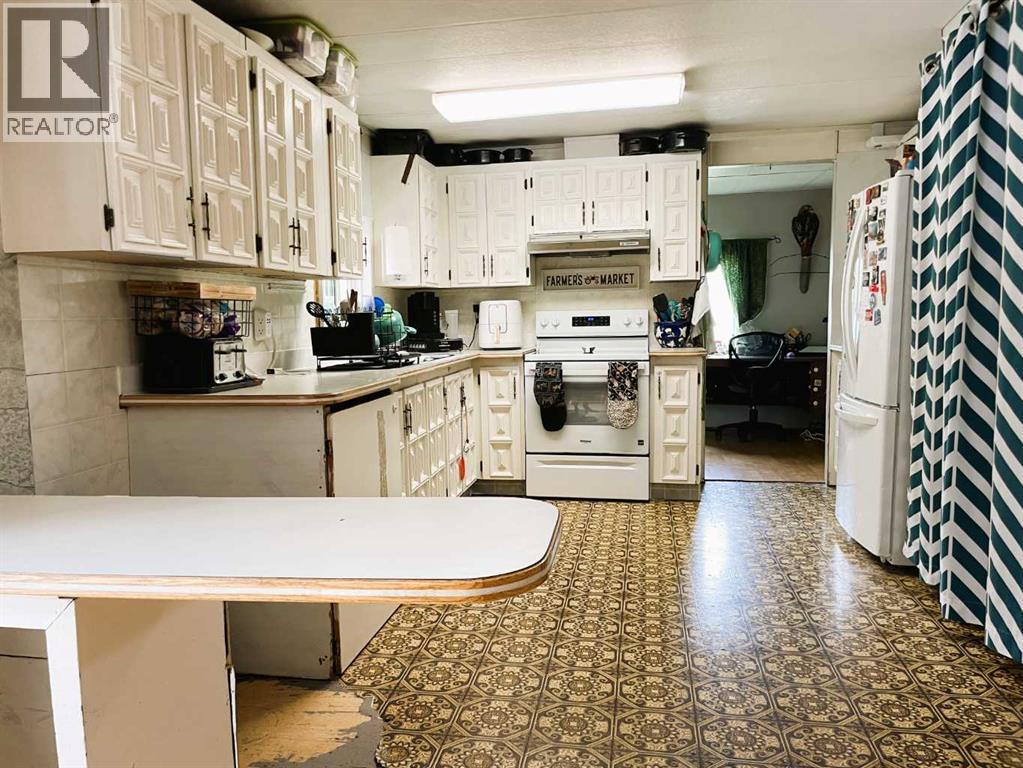 4521 50 Avenue - photo 3