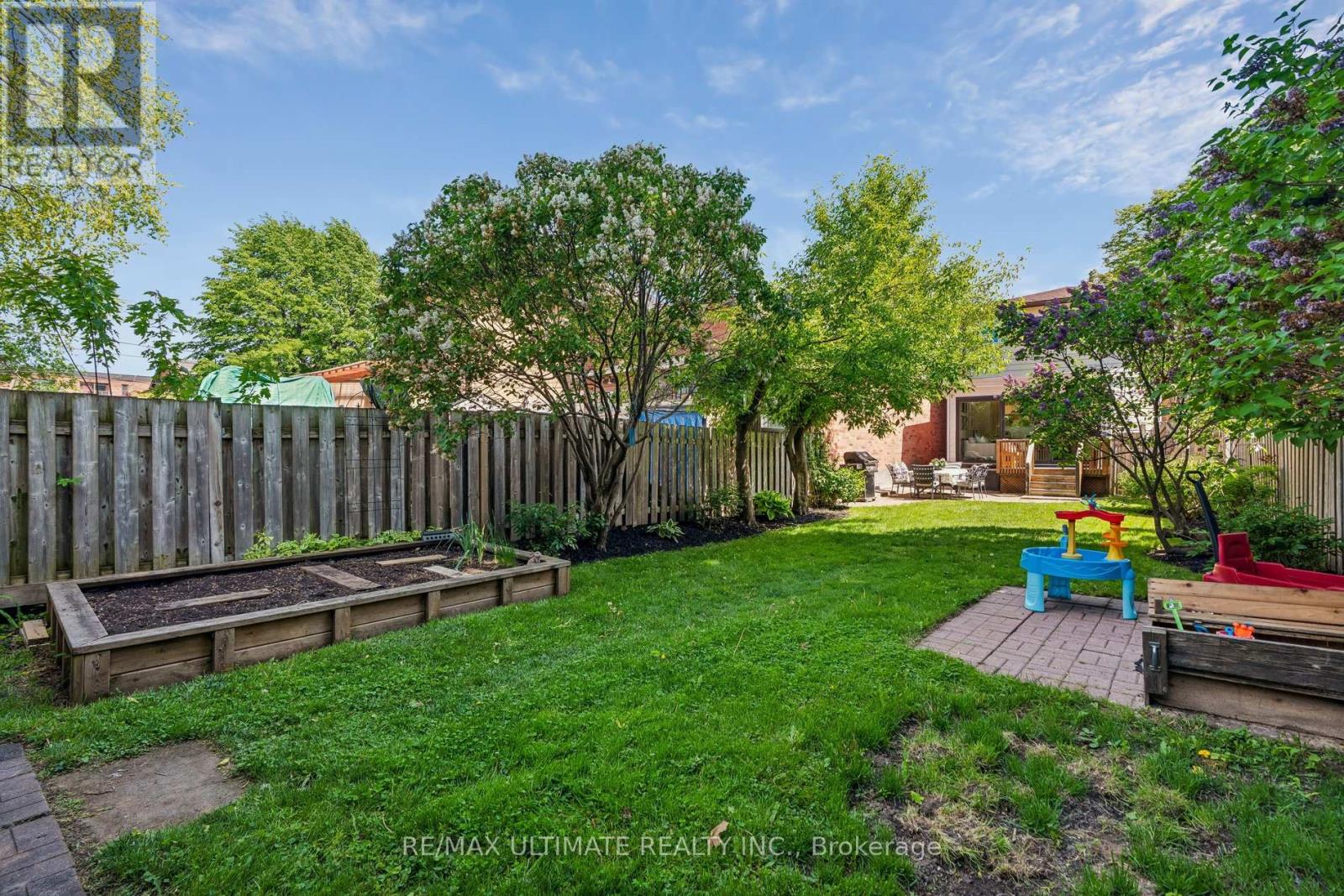 62 LAMBTON AVENUE - 24