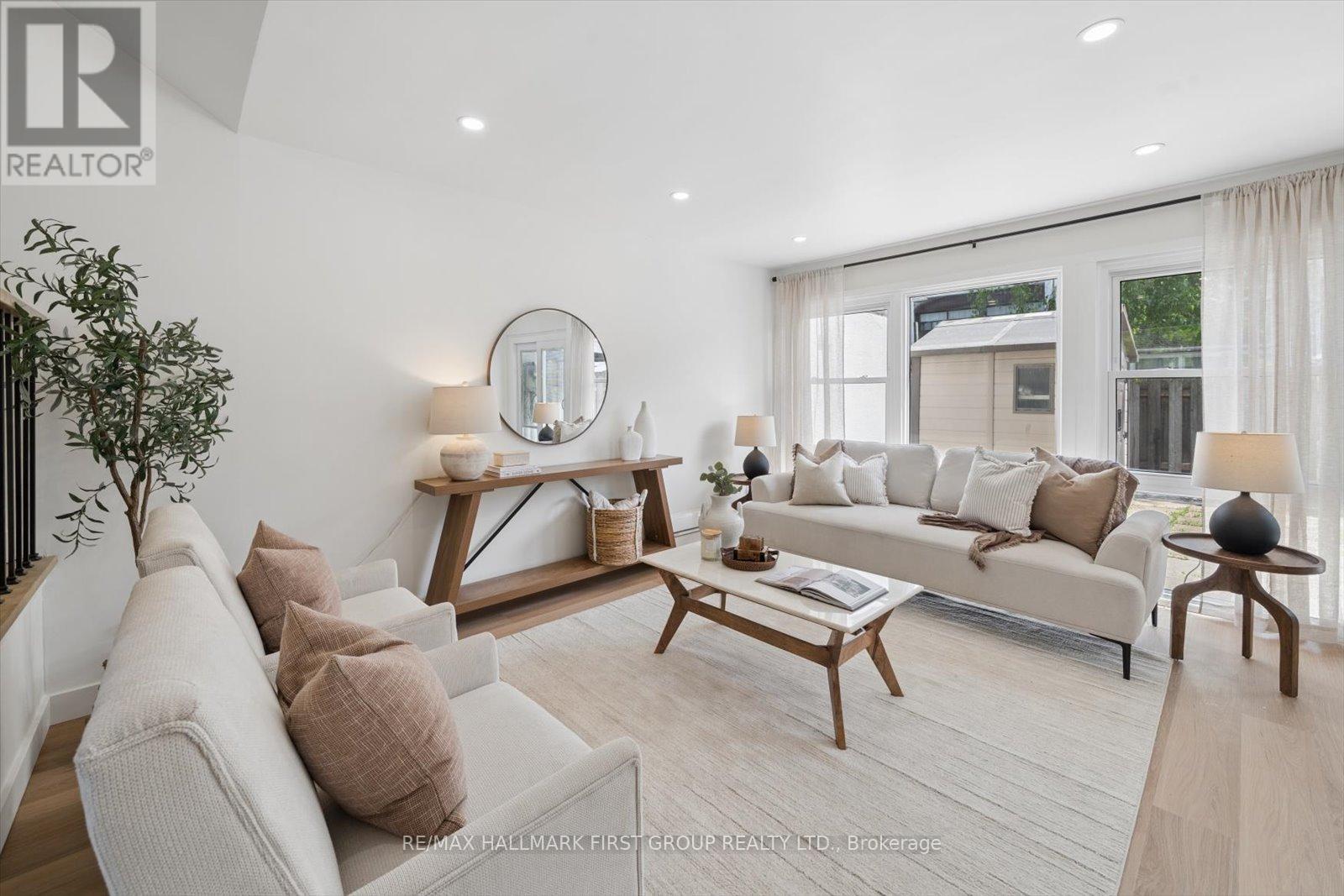 #128 30 VENETIAN CRESCENT - 5