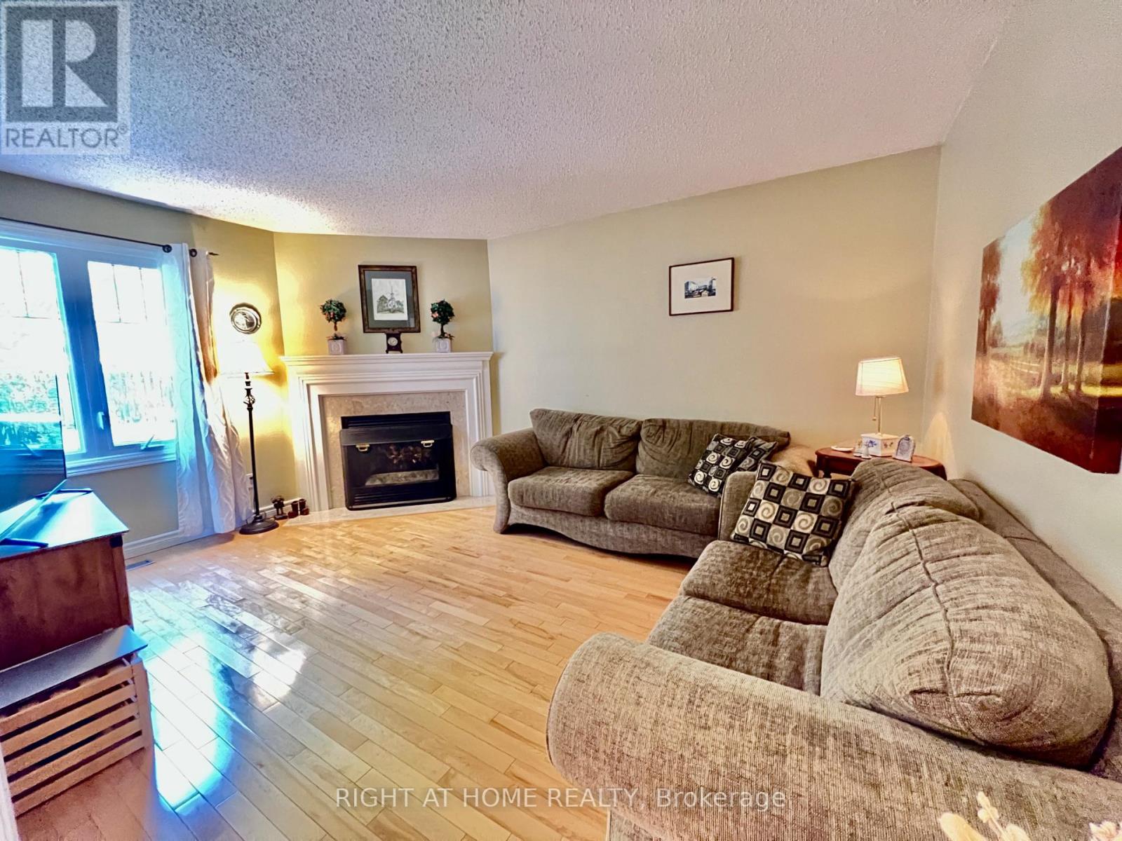 4 SILVERBIRCH PLACE - 17