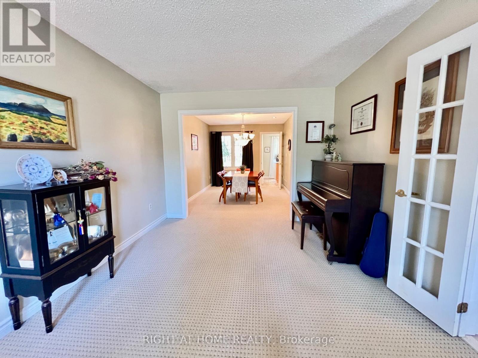 4 SILVERBIRCH PLACE - 6