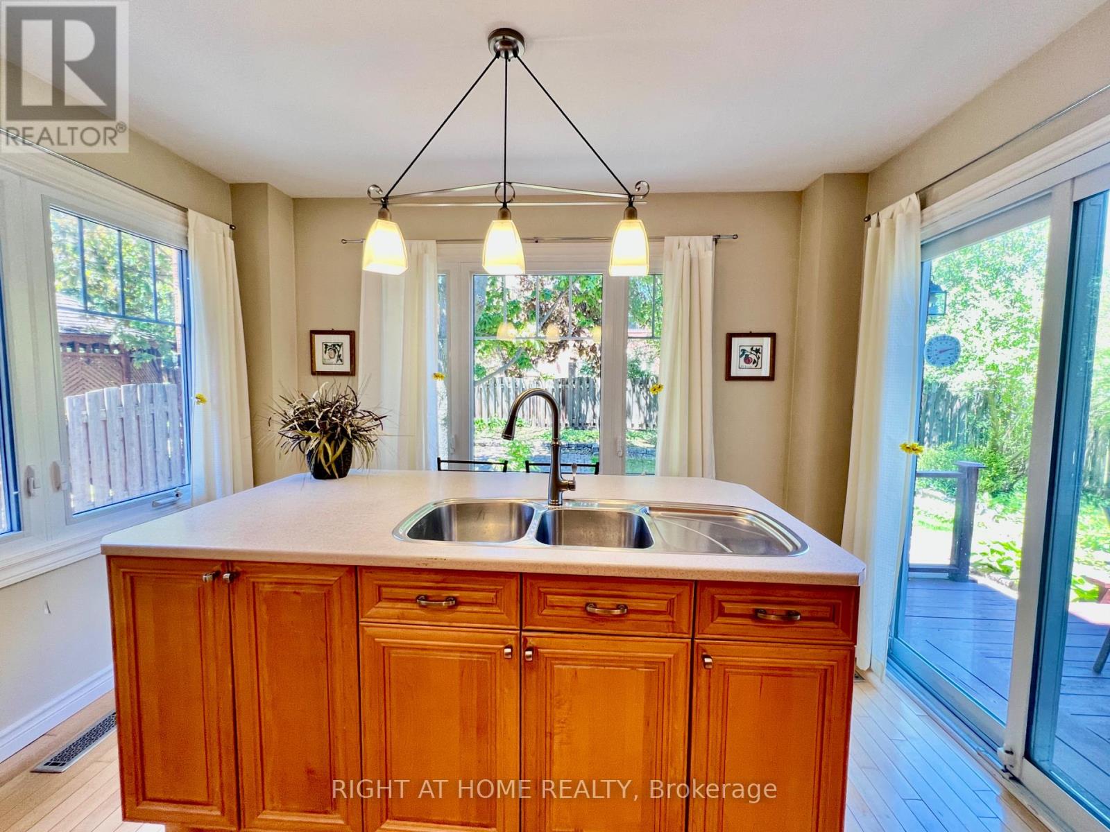 4 SILVERBIRCH PLACE - 11