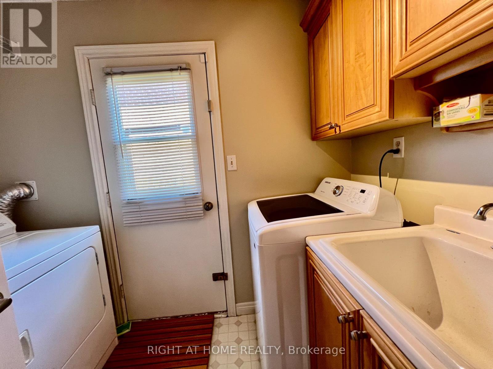 4 SILVERBIRCH PLACE - 23